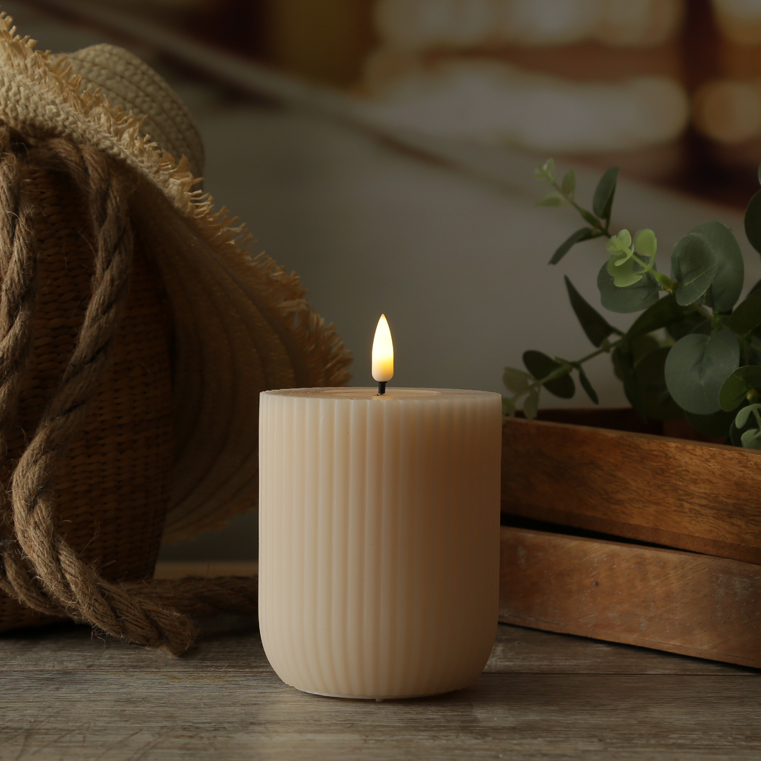 LED Stumpenkerze MIA - gerillt - Echtwachs - 3D Flamme - H: 10cm - D: 8cm - creme LED Stumpenkerze MIA - gerillt - Echtwachs - 3D Flamme - H: 10cm - D: 8cm - creme
