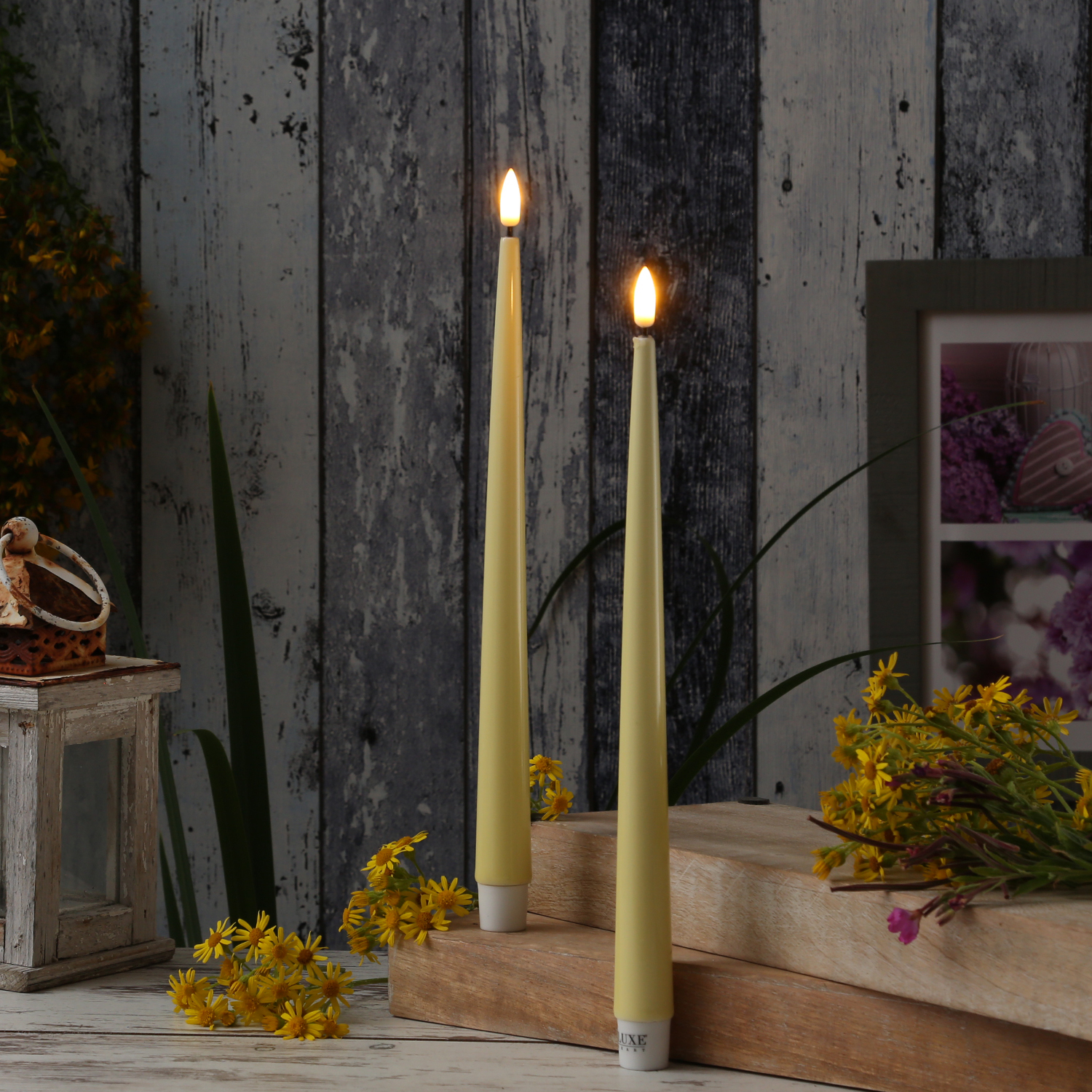 LED Stabkerzen ELLA - Echtwachs - realistische 3D Flamme - H: 28cm - gelb - 2 Stück LED Stabkerzen ELLA - Echtwachs - realistische 3D Flamme - H: 28cm - gelb - 2 Stück