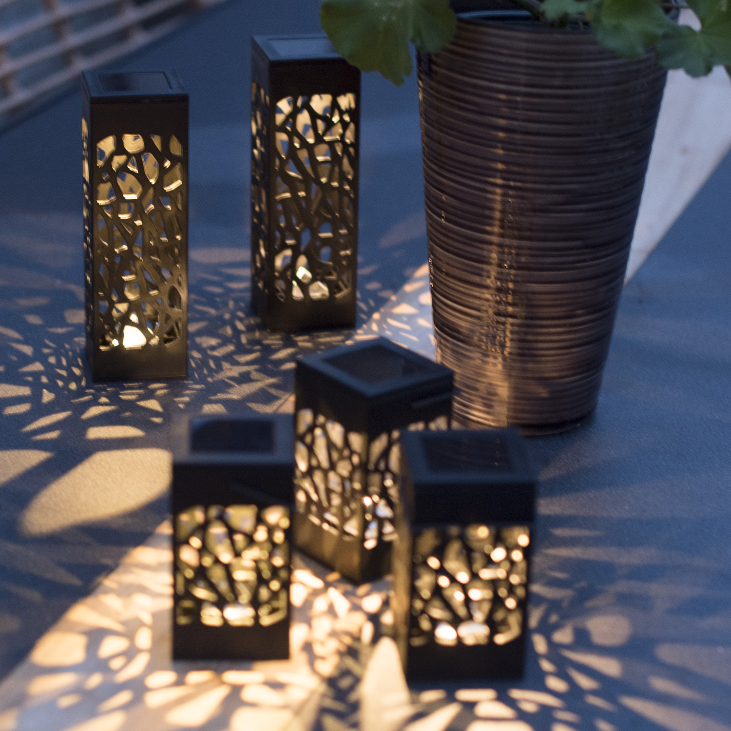 LED Solar Laternen Izola - zum Hängen o. Stellen - warmweiße LED - H: 11cm - Lichtsensor - 3er Set LED Solar Laternen Izola - zum Hängen o. Stellen - warmweiße LED - H: 11cm - Lichtsensor - 3er Set