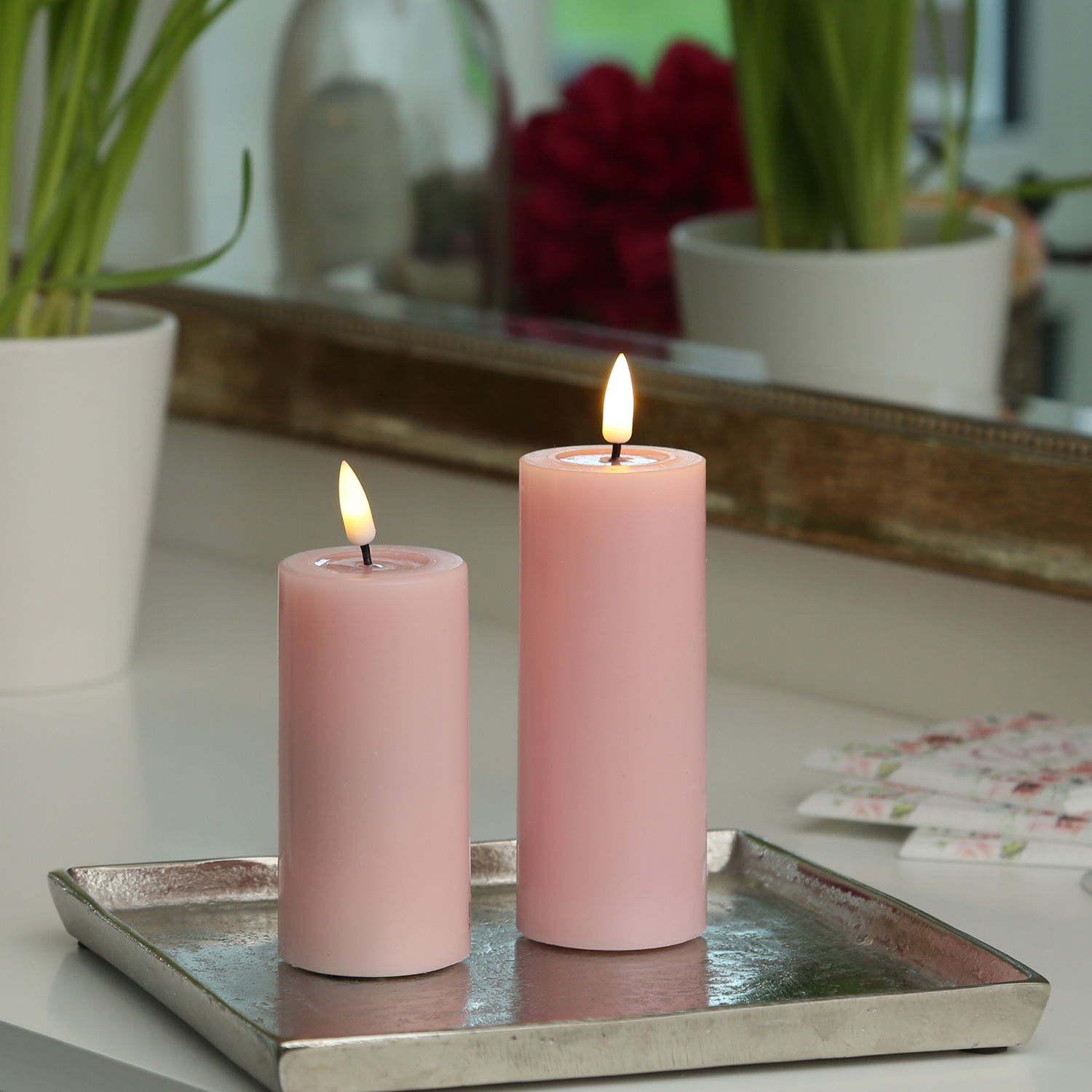 LED Stumpenkerze MIA - Echtwachs - realistische 3D Flamme - H: 10cm D: 5cm - Batterie - rosa LED Stumpenkerze MIA - Echtwachs - realistische 3D Flamme - H: 10cm D: 5cm - Batterie - rosa