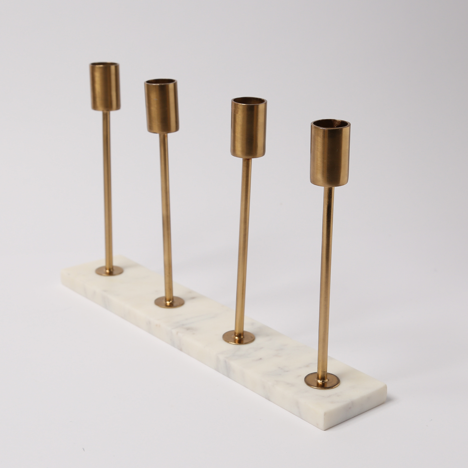 Stabkerzenhalter - Mamoroptik - Metall - 4 goldfarbene Kerzenhalterungen - H: 20cm - weiß Stabkerzenhalter - Mamoroptik - Metall - 4 goldfarbene Kerzenhalterungen - H: 20cm - weiß