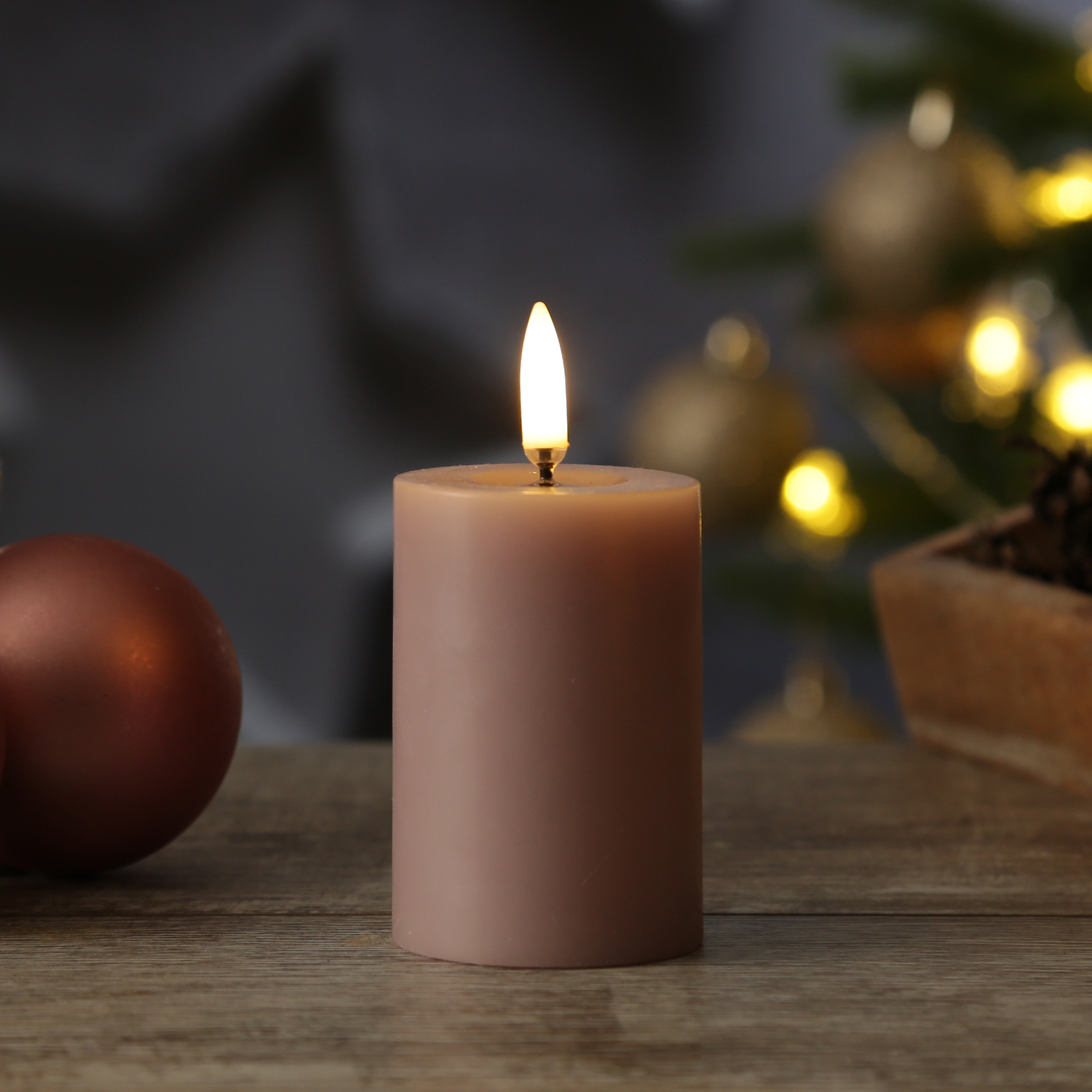 LED Mini Kerze THEA - Echtwachs - Wachsspiegel - D: 5cm - H: 7,5cm - Timer - flieder LED Mini Kerze THEA - Echtwachs - Wachsspiegel - D: 5cm - H: 7,5cm - Timer - flieder