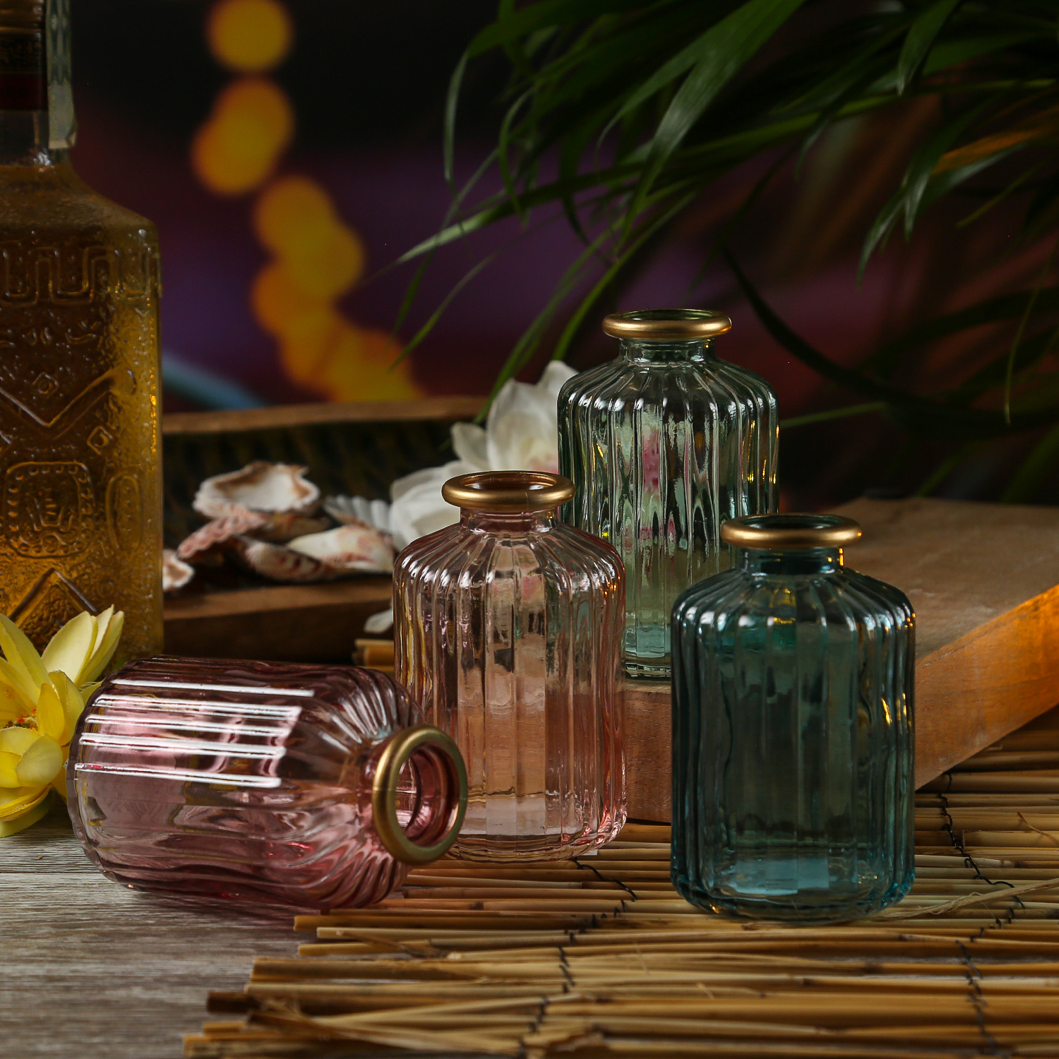 Mini Glasvase mit Rillen - Dekovase - Blumenvase - mit Goldrand - H: 10cm - bunt - 4er Set