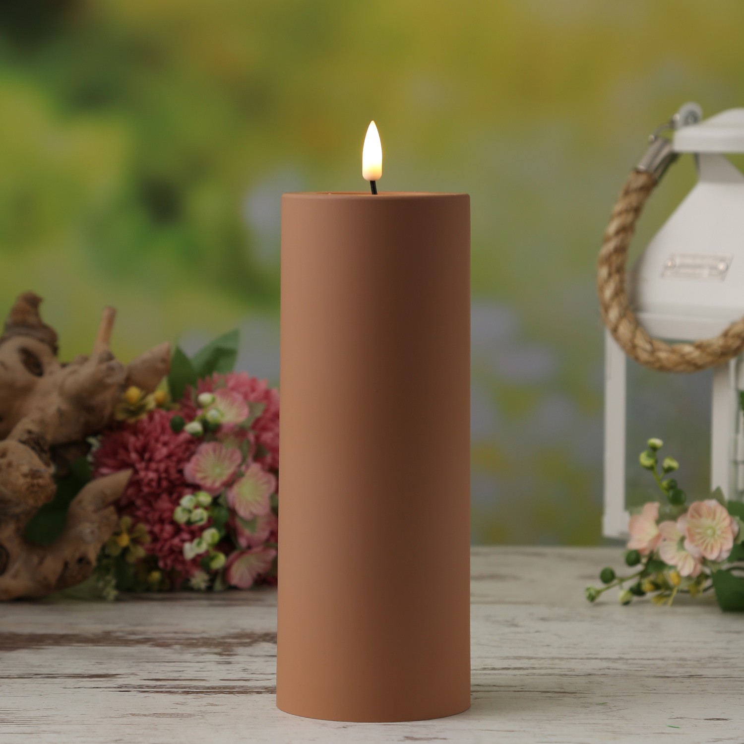 LED Stumpenkerze MIA - Kunststoff - 3D Flamme - H: 20cm - D: 7,5cm - für Außen - karamell LED Stumpenkerze MIA - Kunststoff - 3D Flamme - H: 20cm - D: 7,5cm - für Außen - karamell