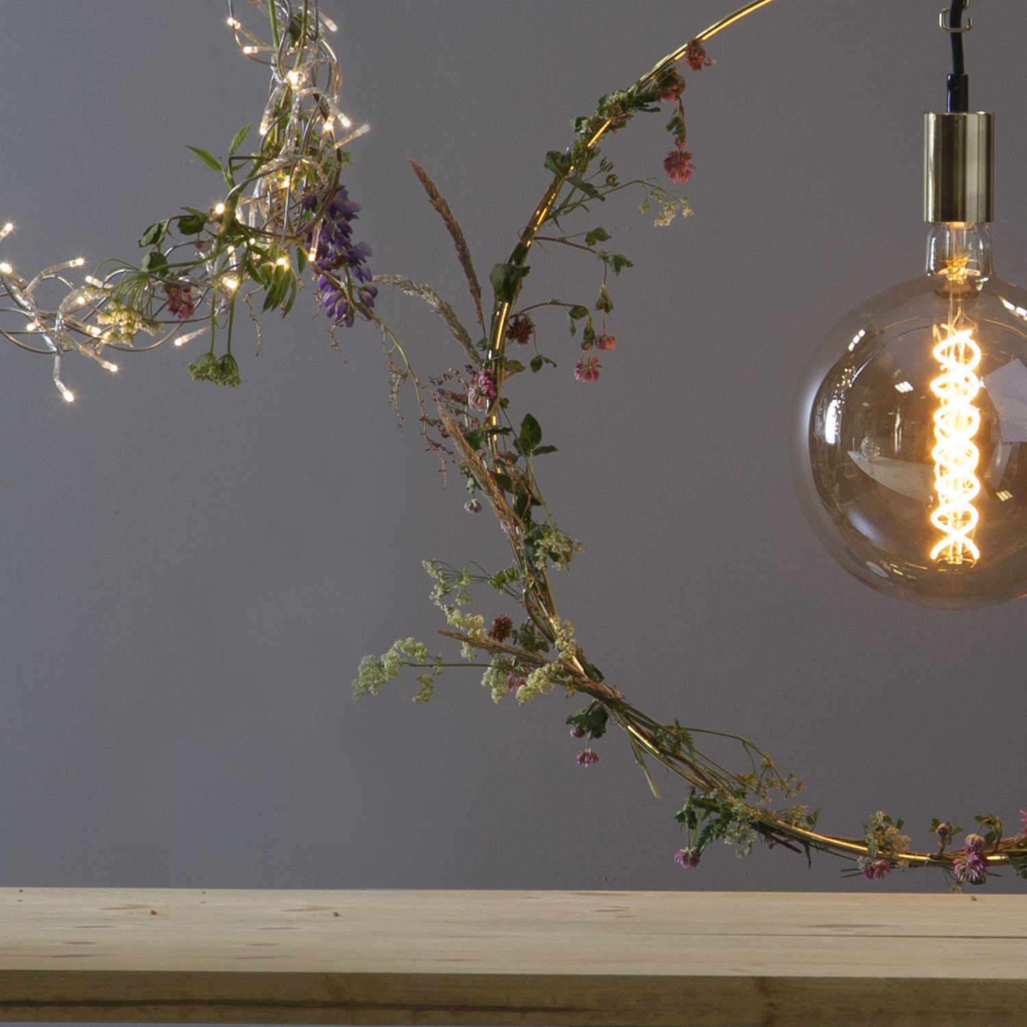 LED-Kranz "Curly" - 30 warmweiße LED - D: 30cm - Material: Metall - silber LED-Kranz "Curly" - 30 warmweiße LED - D: 30cm - Material: Metall - silber