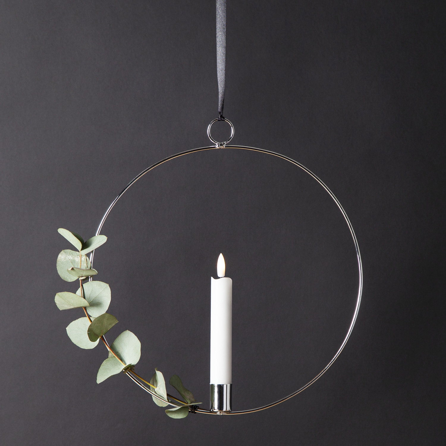 Dekoring mit LED Kerze Flamme - mit Aufhänger - D: 28,5cm - Timer - Batterie - silber Dekoring mit LED Kerze Flamme - mit Aufhänger - D: 28,5cm - Timer - Batterie - silber