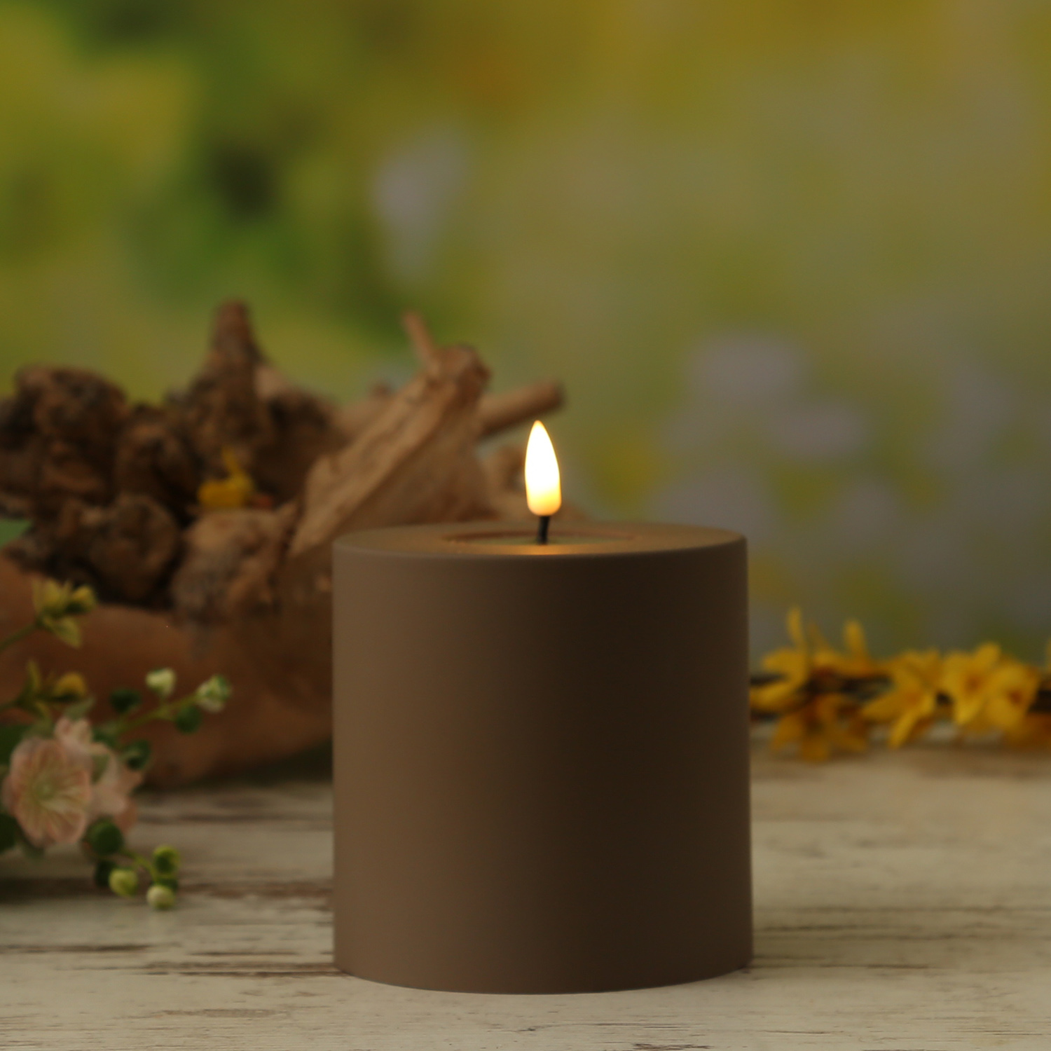 LED Stumpenkerze MIA - Kunststoff - realistische 3D Flamme - H: 10cm - D: 10cm - für Außen - mokka LED Stumpenkerze MIA - Kunststoff - realistische 3D Flamme - H: 10cm - D: 10cm - für Außen - mokka