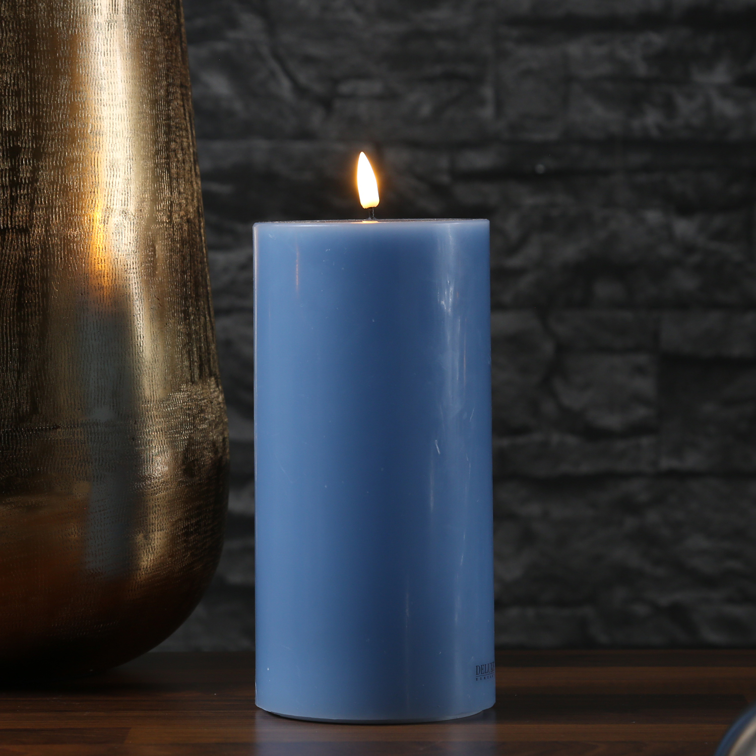 LED Stumpenkerze MIA - Echtwachs - realistische 3D Flamme - H: 20cm - D: 10cm - eisblau LED Stumpenkerze MIA - Echtwachs - realistische 3D Flamme - H: 20cm - D: 10cm - eisblau