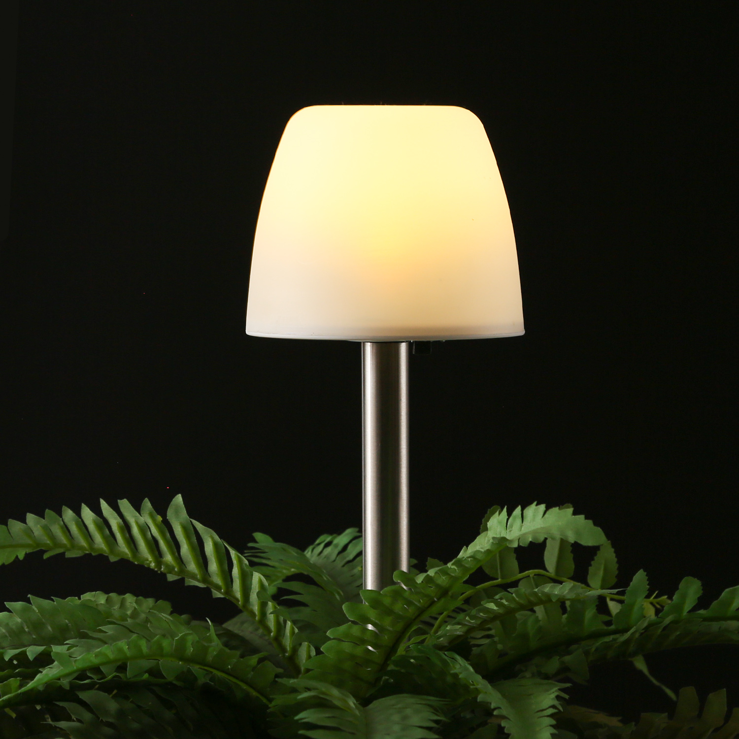 LED Solar Wegleuchte - Gartenleuchte - warmweiße LED - H: 28cm - Erdspieß - milchig weiß LED Solar Wegleuchte - Gartenleuchte - warmweiße LED - H: 28cm - Erdspieß - milchig weiß