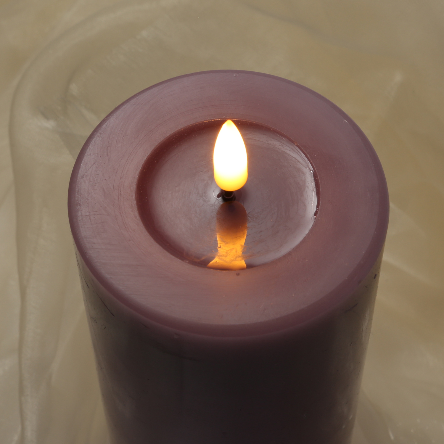 LED Stumpenkerze MIA - Echtwachs - realistische 3D Flamme - H: 12,5cm - Batteriebetrieb - flieder LED Stumpenkerze MIA - Echtwachs - realistische 3D Flamme - H: 12,5cm - Batteriebetrieb - flieder