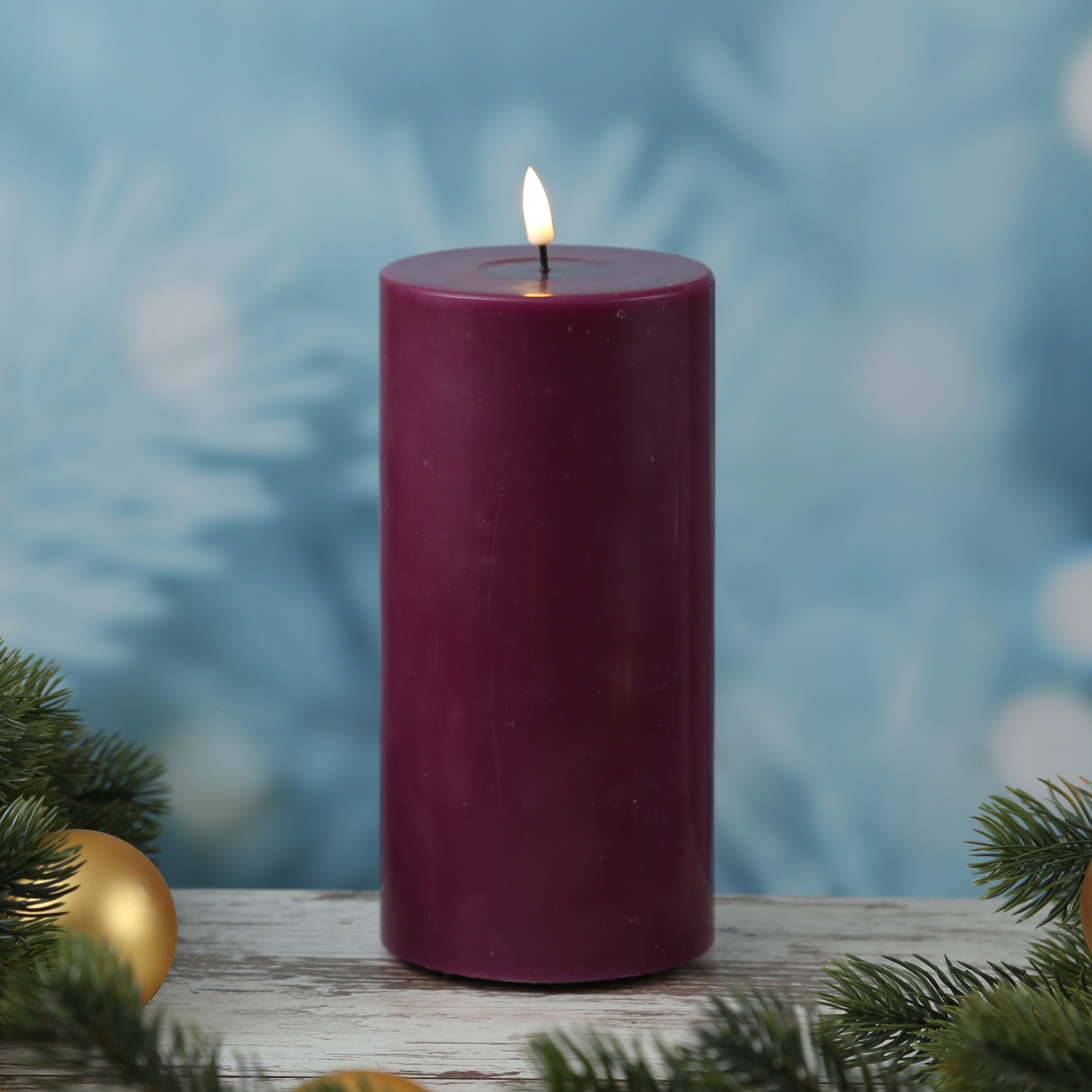 LED Stumpenkerze MIA - Echtwachs - realistische 3D Flamme - H: 20cm - D: 10cm - beere LED Stumpenkerze MIA - Echtwachs - realistische 3D Flamme - H: 20cm - D: 10cm - beere