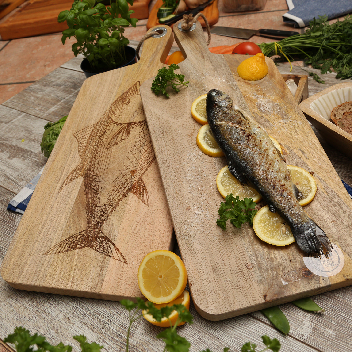 Schneidebrett - Vesperbrett - Fischmotiv - Mangoholz - Kordel - L: 58cm - natur Schneidebrett - Vesperbrett - Fischmotiv - Mangoholz - Kordel - L: 58cm - natur