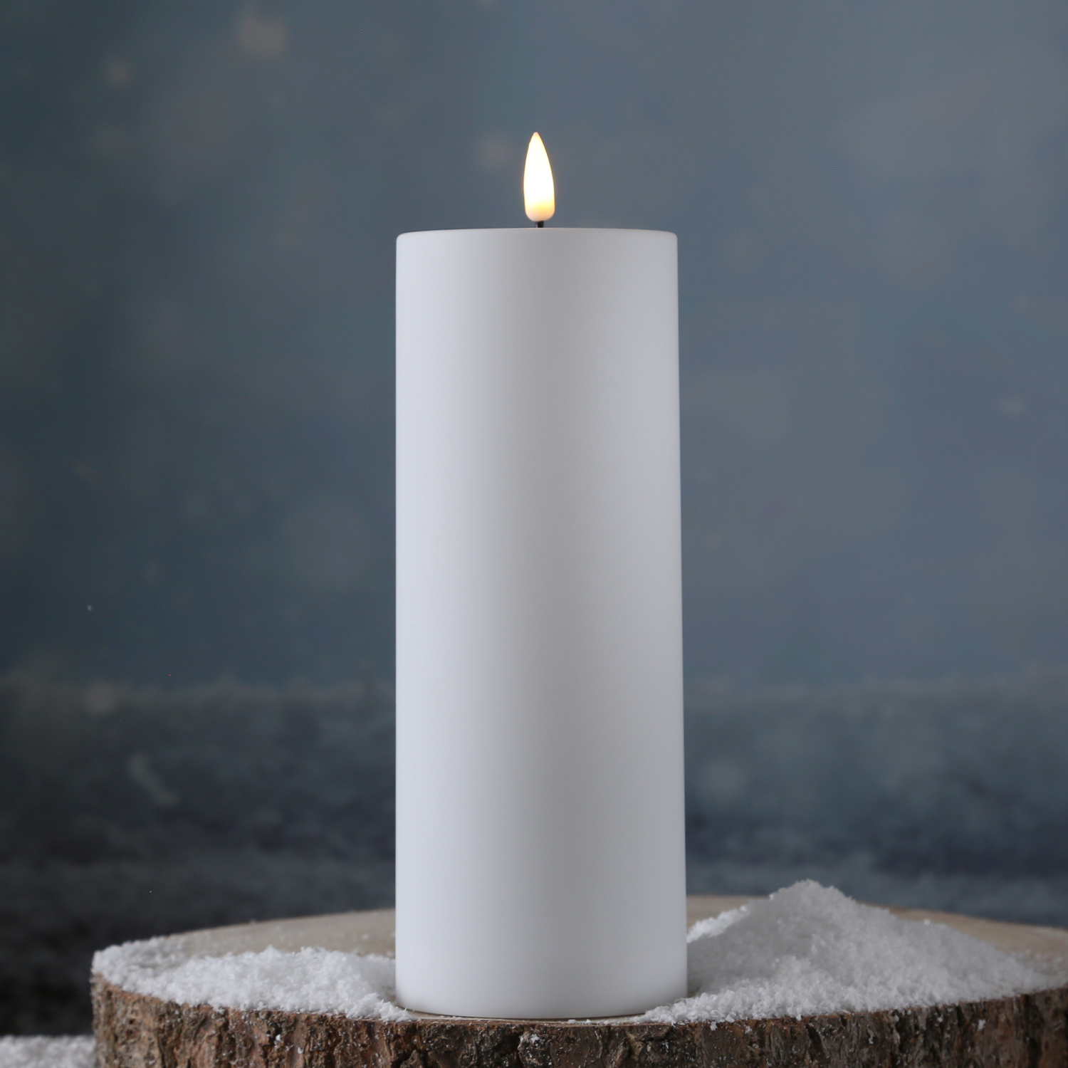 LED Stumpenkerze MIA - Kunststoff - realistische 3D Flamme - H: 20cm - outdoor - weiß LED Stumpenkerze MIA - Kunststoff - realistische 3D Flamme - H: 20cm - outdoor - weiß