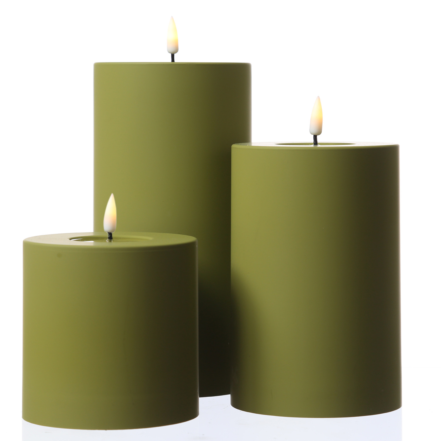 LED Stumpenkerze MIA - Kunststoff - 3D Flamme - H: 10cm - D: 10cm - für Außen - olivgrün LED Stumpenkerze MIA - Kunststoff - 3D Flamme - H: 10cm - D: 10cm - für Außen - olivgrün