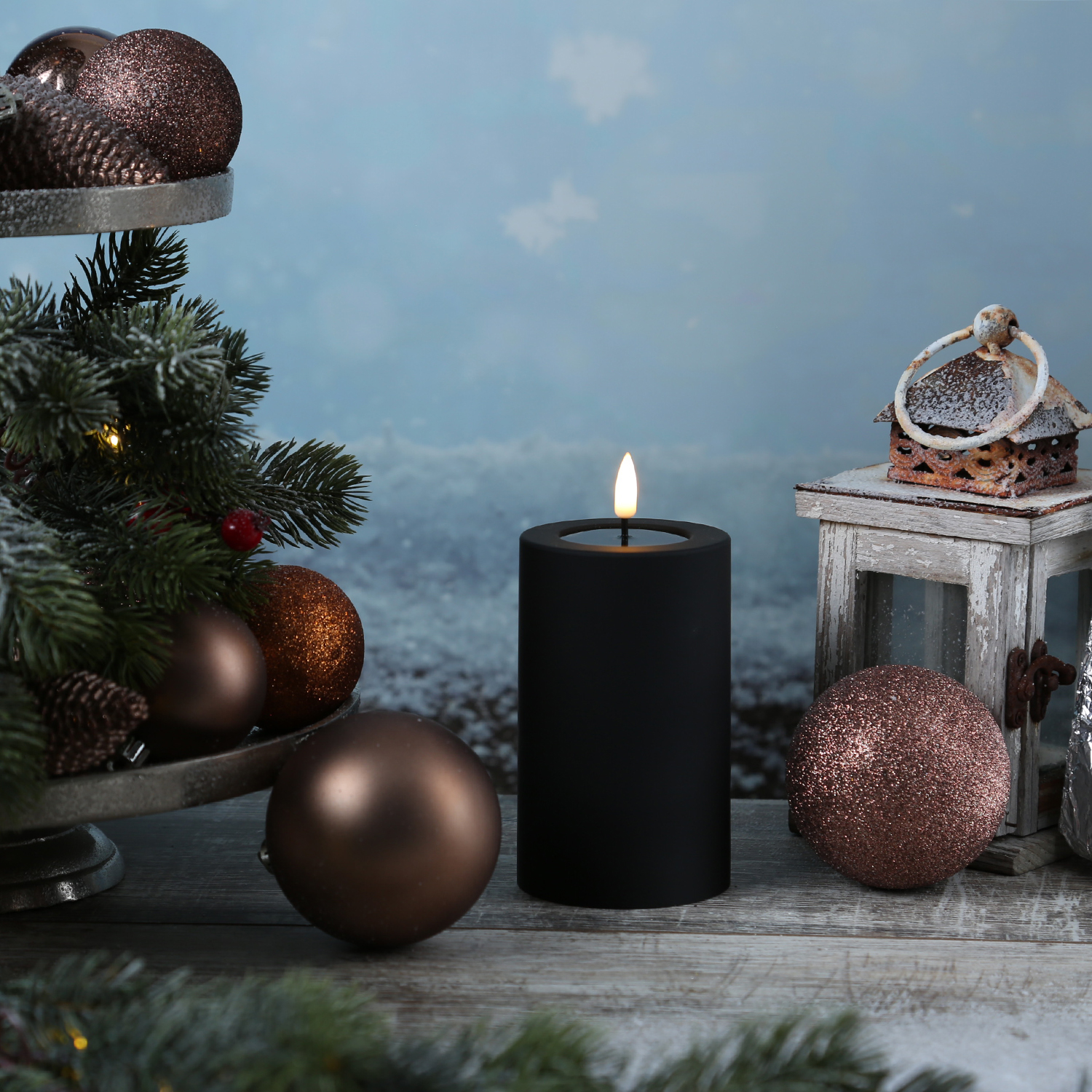 LED Stumpenkerze MIA - Kunststoff - 3D Flamme - H: 12,5cm - D: 7,5cm - für Außen - schwarz LED Stumpenkerze MIA - Kunststoff - 3D Flamme - H: 12,5cm - D: 7,5cm - für Außen - schwarz