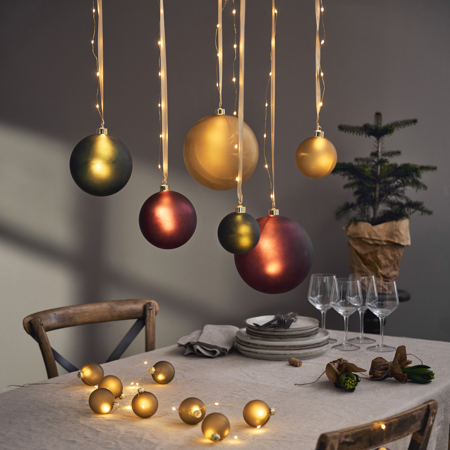 LED Christbaumkugel - Weihnachtskugel - Glas - 18 warmweiße LED - D: 15cm - Timer - Batterie - grün LED Christbaumkugel - Weihnachtskugel - Glas - 18 warmweiße LED - D: 15cm - Timer - Batterie - grün