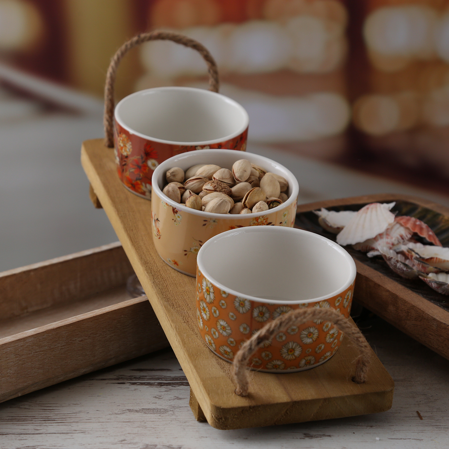 Tapas Set - Servierset - Holzbrett mit 3 Schalen - L: 36cm - Porzellan - mehrfarbig