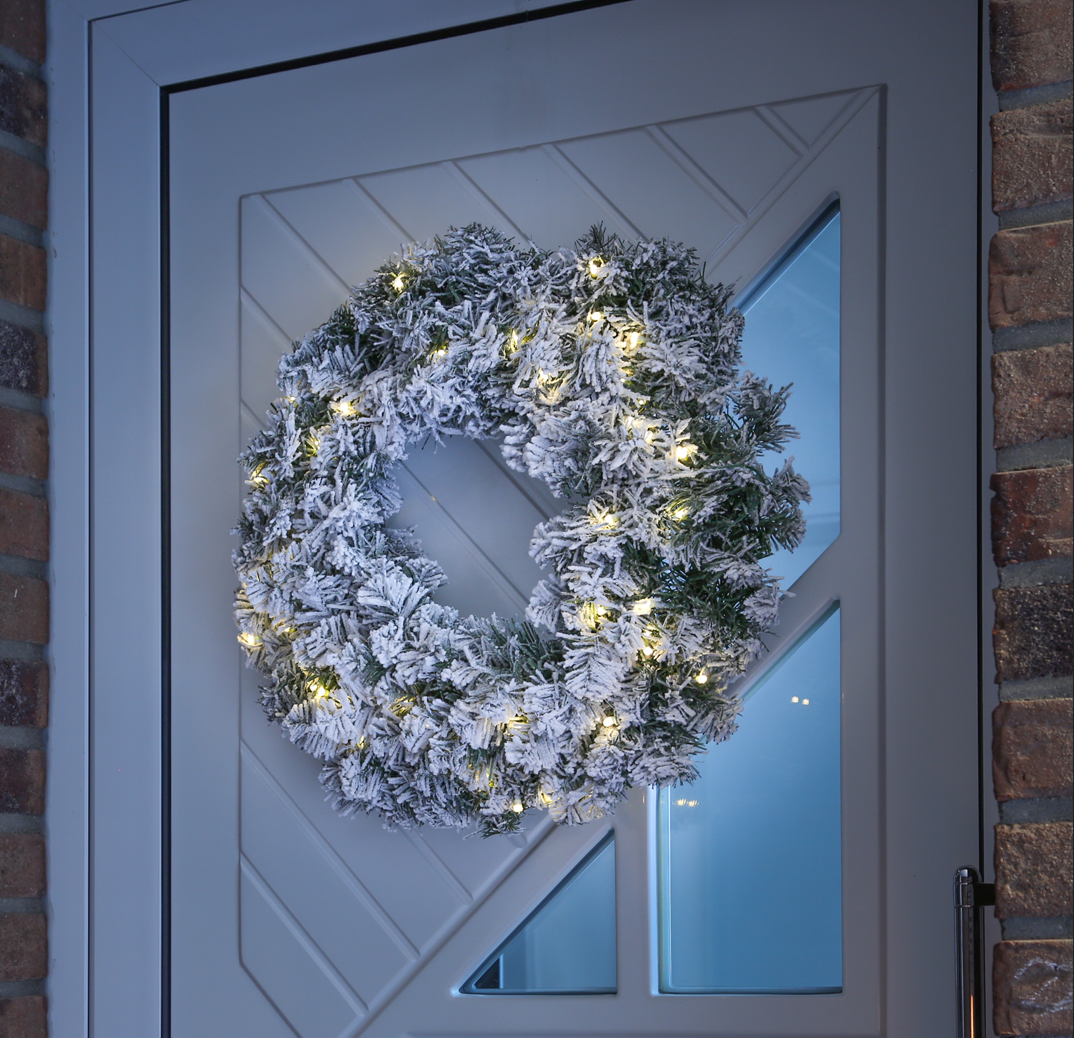 LED Tannenkranz - Schneeoptik - 50 warmweiße LED - D: 60cm - 8 Funktionen - Batterie - grün, weiß LED Tannenkranz - Schneeoptik - 50 warmweiße LED - D: 60cm - 8 Funktionen - Batterie - grün, weiß