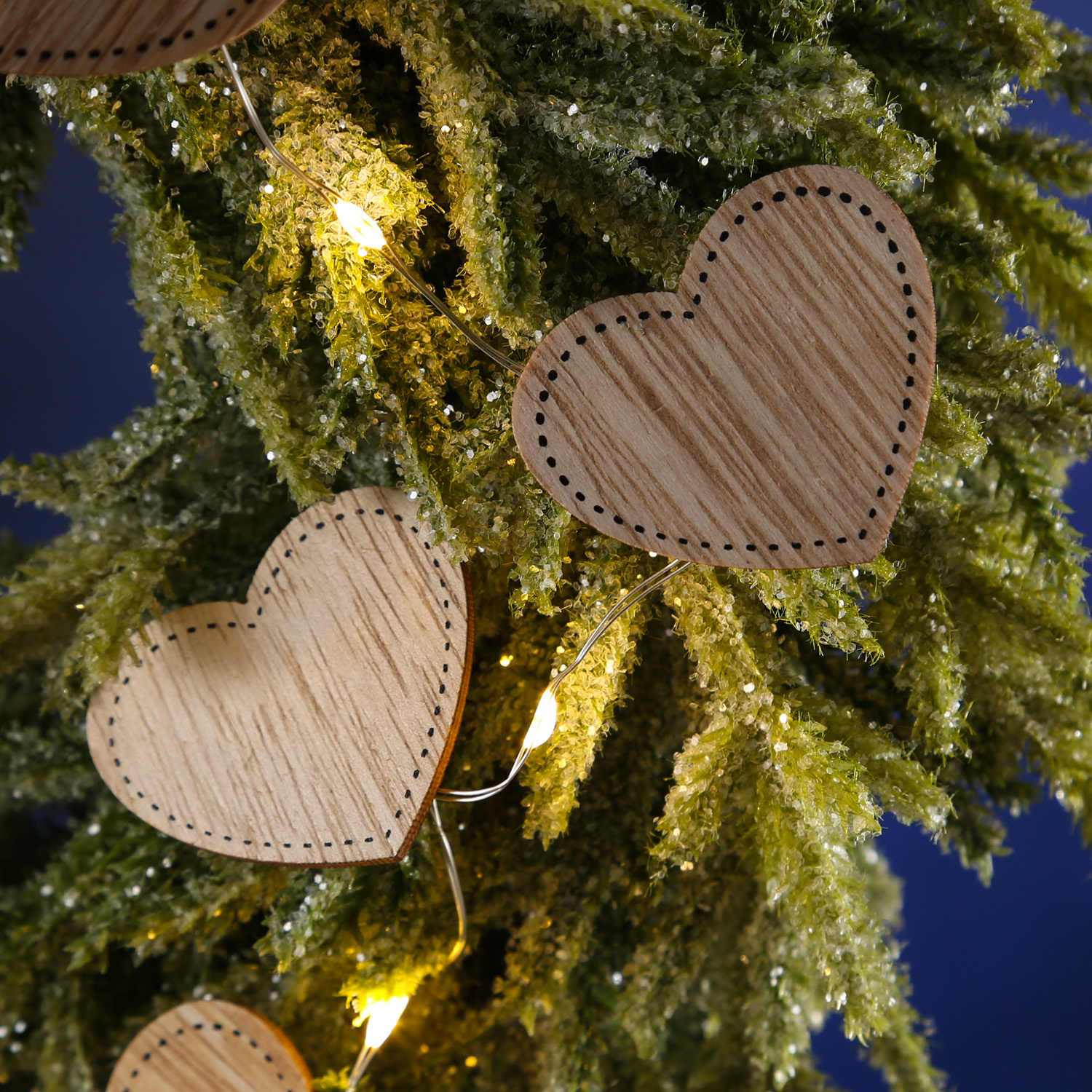 LED Lichterkette Holzherzen - 10 warmweiße LED - L: 0,90m - Batteriebetrieb - für Innen - natur LED Lichterkette Holzherzen - 10 warmweiße LED - L: 0,90m - Batteriebetrieb - für Innen - natur