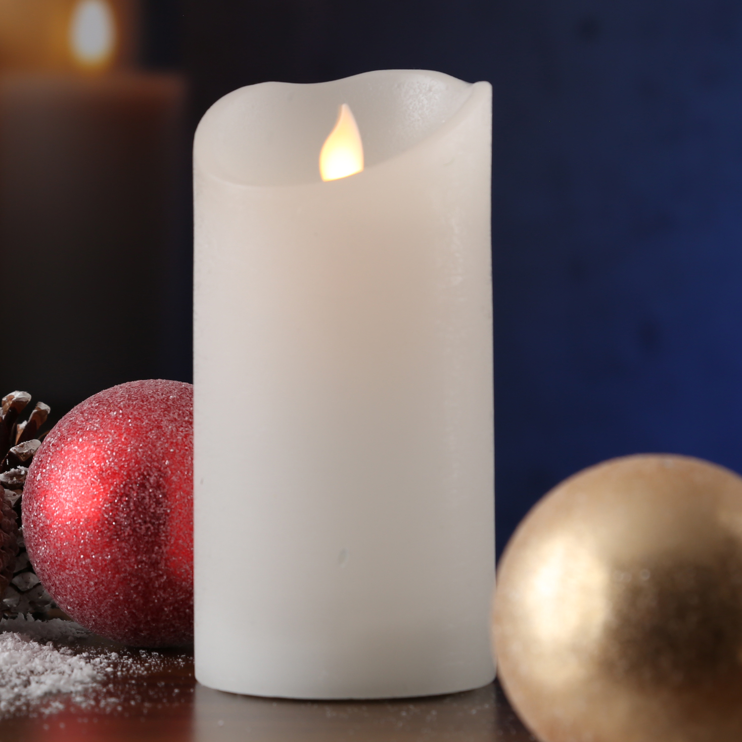 LED Kerze M-TWINKLE - Echtwachs - mechanisch bewegte Flamme - H: 15cm - D: 7,5cm - Timer - weiß LED Kerze M-TWINKLE - Echtwachs - mechanisch bewegte Flamme - H: 15cm - D: 7,5cm - Timer - weiß