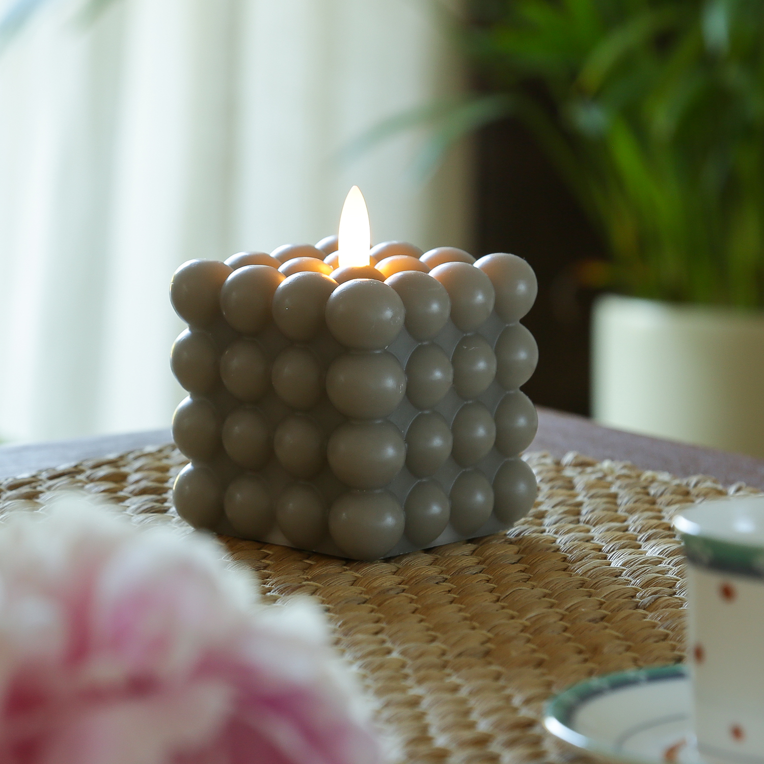 LED Kerze Bubble - Würfelkerze - Echtwachs - realistische 3D Flamme - H: 9,5cm - Timer - grau LED Kerze Bubble - Würfelkerze - Echtwachs - realistische 3D Flamme - H: 9,5cm - Timer - grau