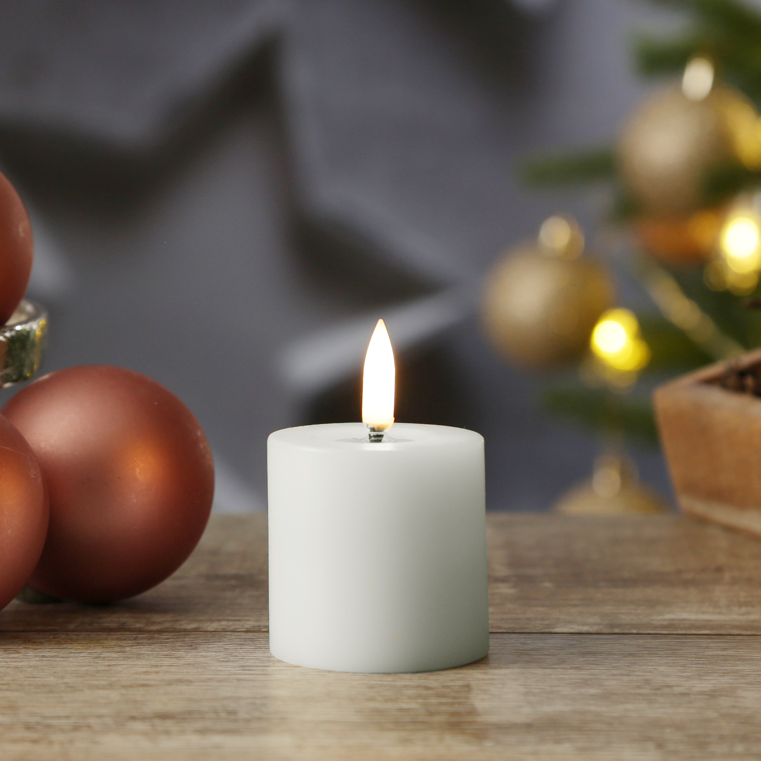 LED Mini Kerze THEA - Echtwachs - 3D Flamme mit Wachsspiegel - D: 5cm - H: 7,3cm - Timer - weiß LED Mini Kerze THEA - Echtwachs - 3D Flamme mit Wachsspiegel - D: 5cm - H: 7,3cm - Timer - weiß