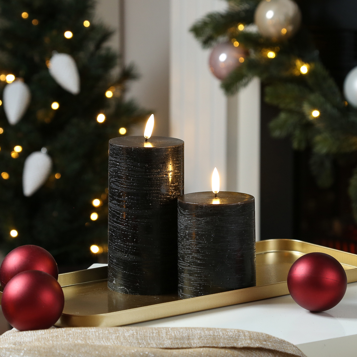 LED Kerze PIA - Rustik-Optik - Echtwachs - H: 15cm - D: 7,8cm - Timer - bis zu 1000 Std. - schwarz LED Kerze PIA - Rustik-Optik - Echtwachs - H: 15cm - D: 7,8cm - Timer - bis zu 1000 Std. - schwarz