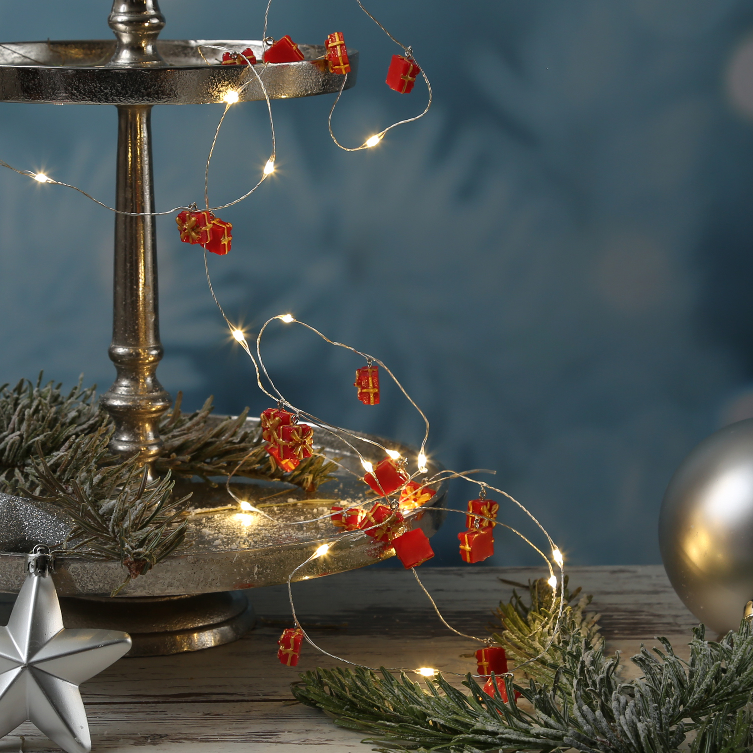 LED Drahtlichterkette GESCHENK - 20 warmweiße LED - L: 1,90m - Timer - Batterie - rot, gold LED Drahtlichterkette GESCHENK - 20 warmweiße LED - L: 1,90m - Timer - Batterie - rot, gold