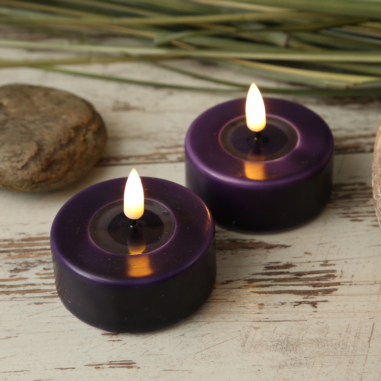 LED Teelichter MIA - Kunststoff - realistische 3D Flamme - D: 6,1cm - dunkellila - 2 Stk. LED Teelichter MIA - Kunststoff - realistische 3D Flamme - D: 6,1cm - dunkellila - 2 Stk.
