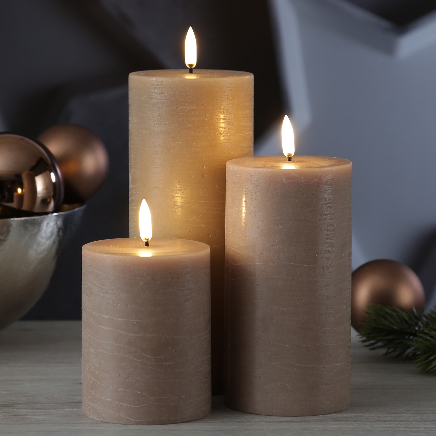 LED Kerze PIA - Rustik-Optik - Echtwachs - H: 10cm - D: 7,8cm - Timer - bis zu 1000 Std. - beige