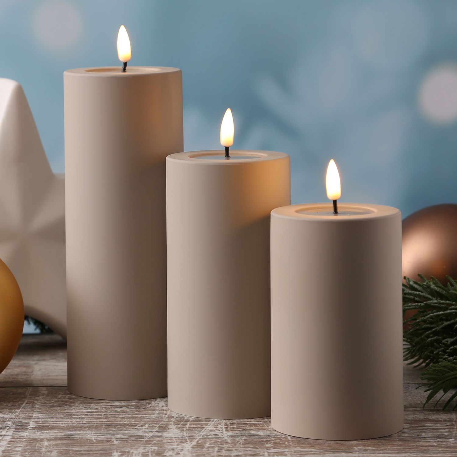 LED Stumpenkerze MIA - Kunststoff - 3D Flamme - H: 12,5cm - D: 7,5cm - für Außen - sand LED Stumpenkerze MIA - Kunststoff - 3D Flamme - H: 12,5cm - D: 7,5cm - für Außen - sand