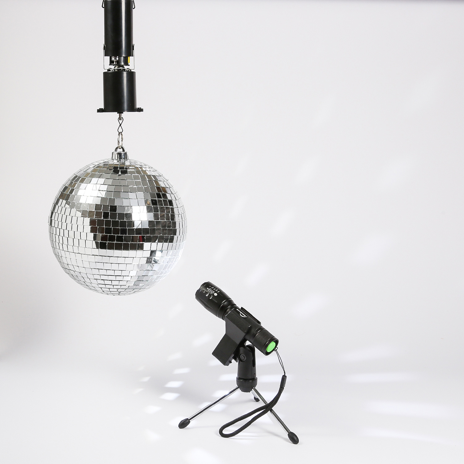 SATISFIRE Discokugel Set - Mobile Party Kit - 20cm Kugel, Motor, Spot, Stativ SATISFIRE Discokugel Set - Mobile Party Kit - 20cm Kugel, Motor, Spot, Stativ