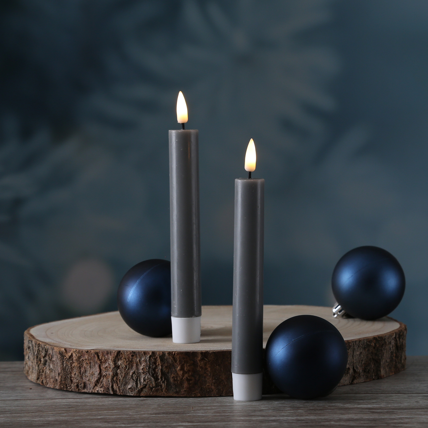 LED Stabkerzen MIA - Echtwachs - realistische 3D Flamme - H: 15cm - Batteriebetrieb - grau - 2 Stk LED Stabkerzen MIA - Echtwachs - realistische 3D Flamme - H: 15cm - Batteriebetrieb - grau - 2 Stk