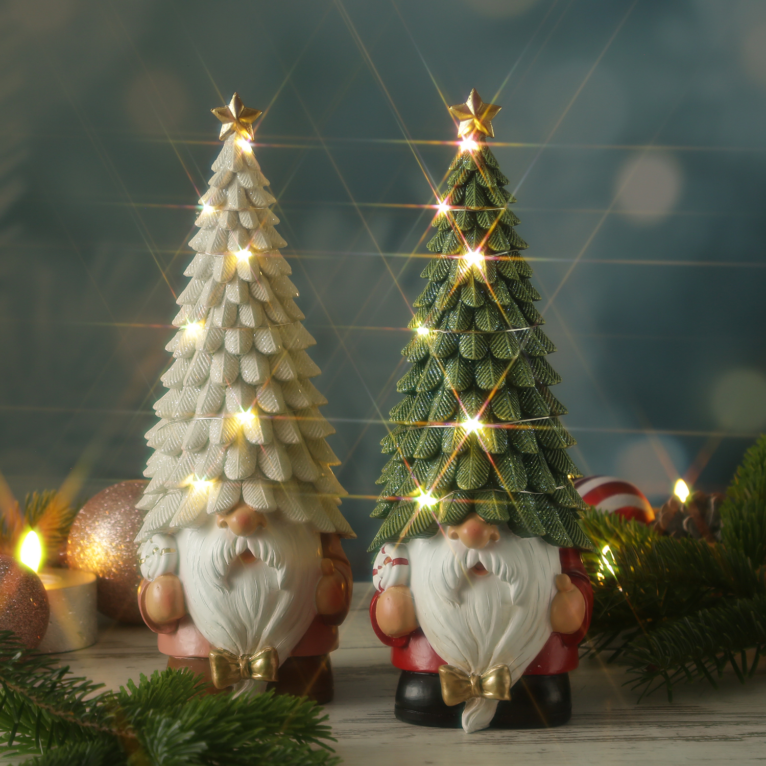 LED Weihnachtswichtel mit beleuchteter Mütze - Dekofigur aus Polyresin - H: 29cm - Timer LED Weihnachtswichtel mit beleuchteter Mütze - Dekofigur aus Polyresin - H: 29cm - Timer