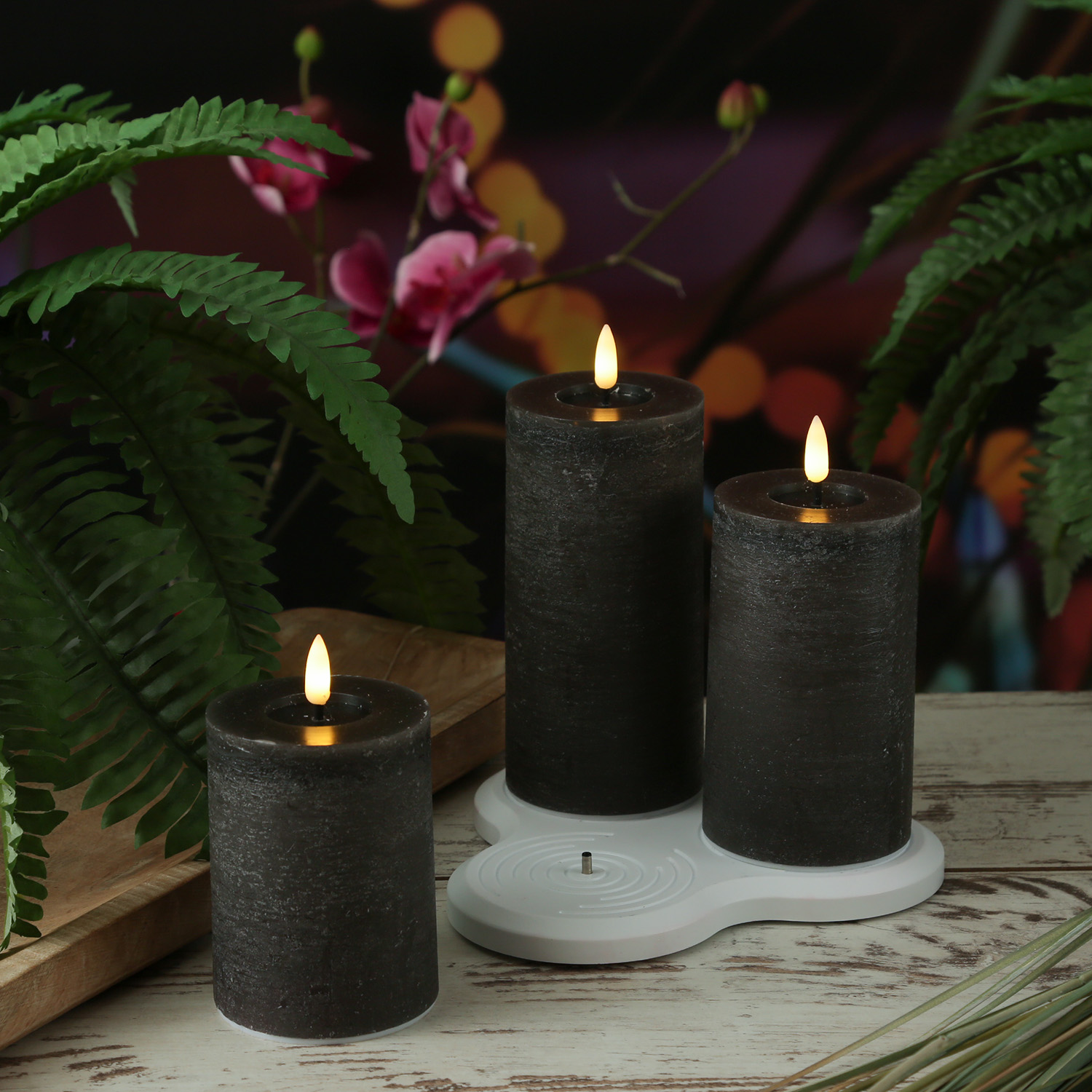 LED Kerzenset LISA - Rustik-Optik - Echtwachs - 3 Größen - mit Ladestation - Timer - grau - 3er Set LED Kerzenset LISA - Rustik-Optik - Echtwachs - 3 Größen - mit Ladestation - Timer - grau - 3er Set