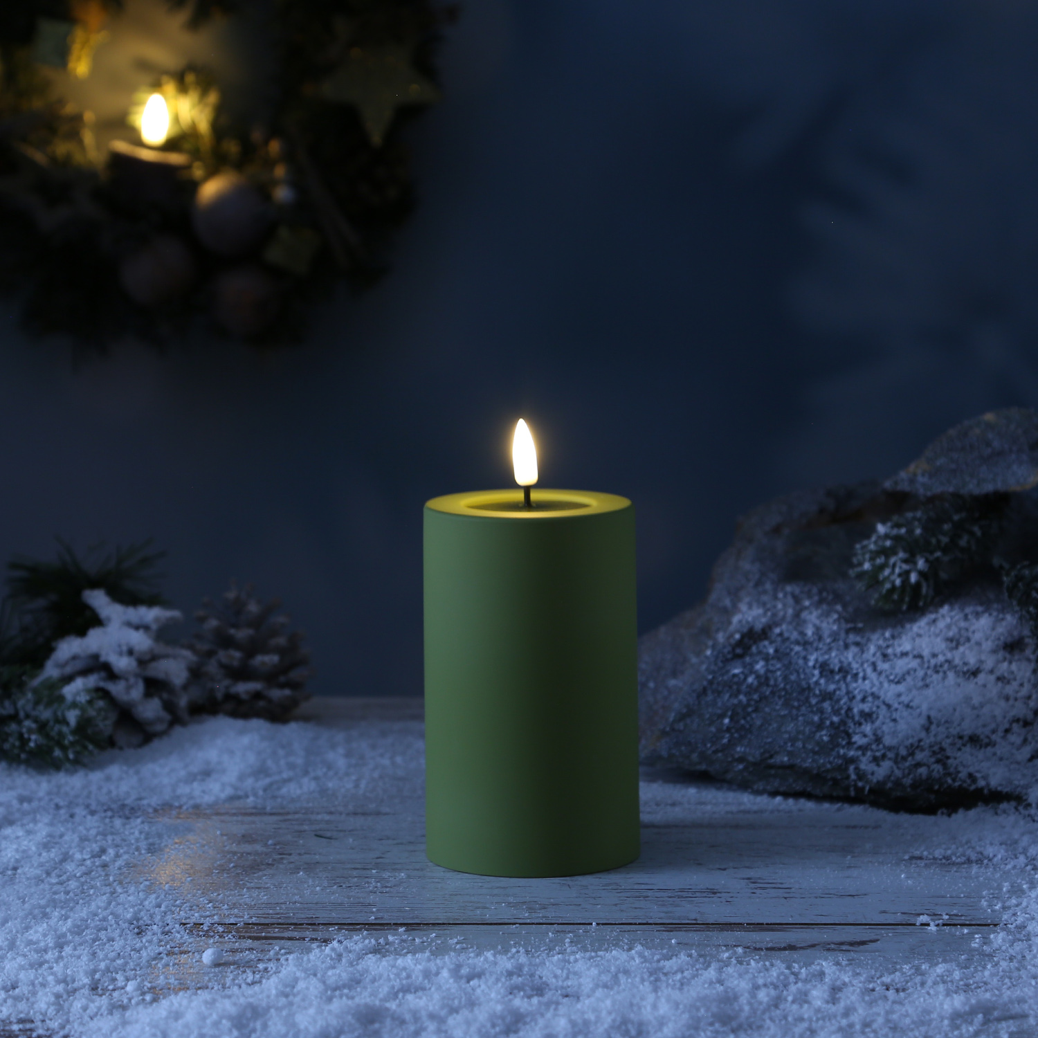 LED Stumpenkerze MIA - Kunststoff - realistische 3D Flamme - H: 12,5cm - outdoor - grün LED Stumpenkerze MIA - Kunststoff - realistische 3D Flamme - H: 12,5cm - outdoor - grün