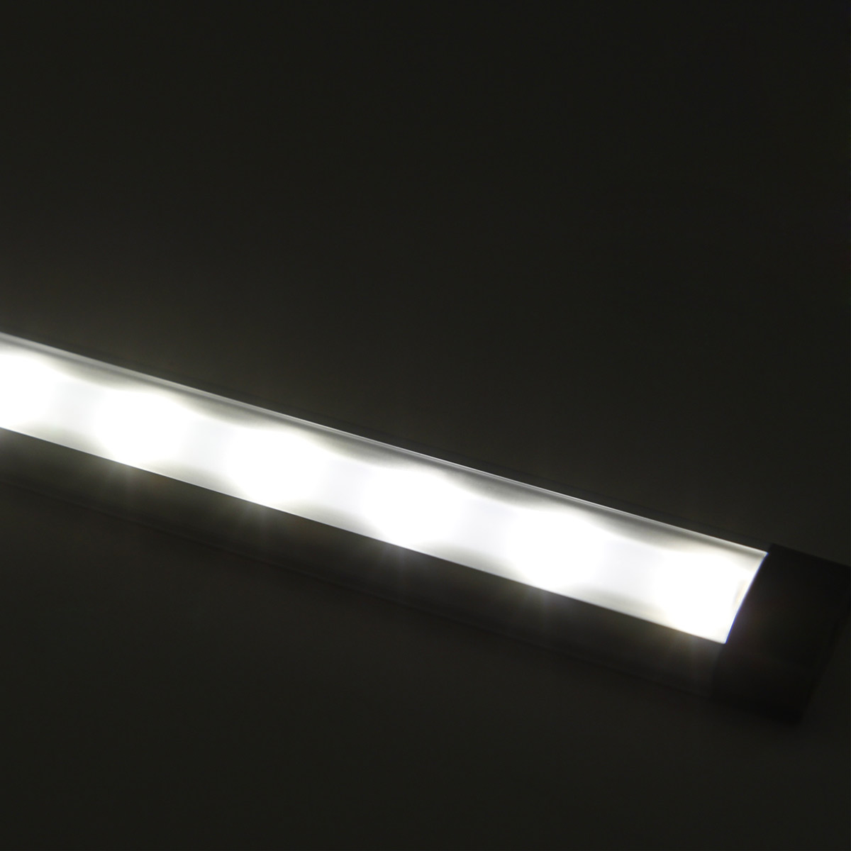 LED Unterbauleuchte 12V 50cm - 3W - 450lm - 3000K warmweiß - inkl. Montagematerial LED Unterbauleuchte 12V 50cm - 3W - 450lm - 3000K warmweiß - inkl. Montagematerial
