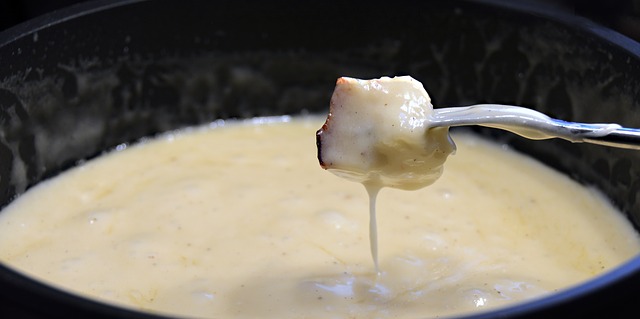 Fondue-Set für 6 Personen - Chromickelstahl - mit Brenner und 6 Gabeln Fondue-Set für 6 Personen - Chromickelstahl - mit Brenner und 6 Gabeln