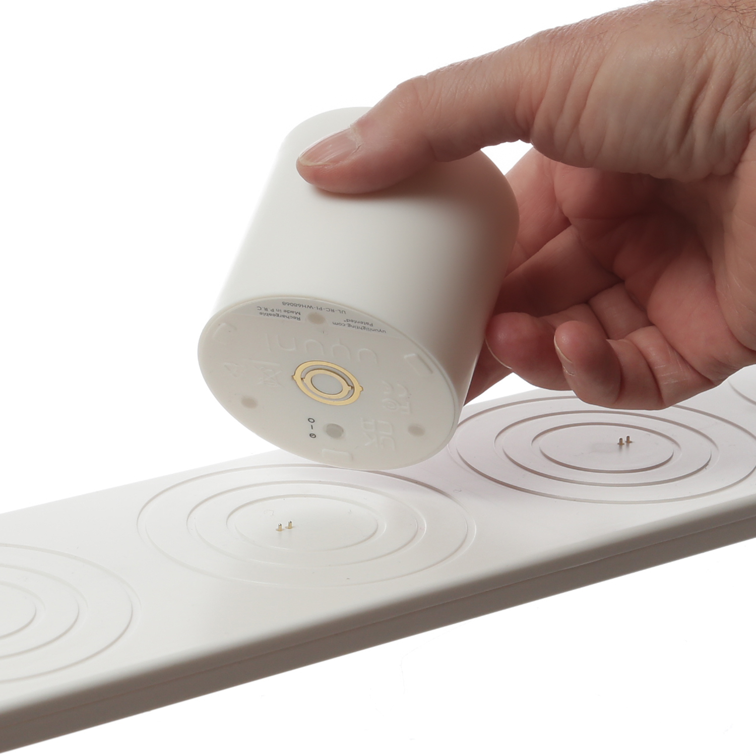 LED Kerzenset - 4 wiederaufladbare LED Kerzen mit Ladestation/Fernb. - Timer - für Innen/Außen
