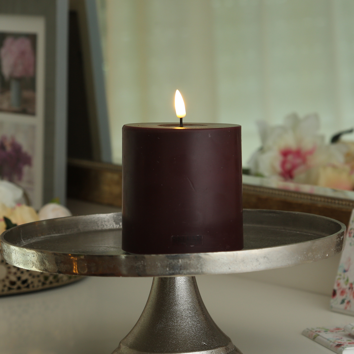 LED Stumpenkerze MIA - Echtwachs - realistische 3D Flamme - H: 10cm - D: 10cm - weinrot LED Stumpenkerze MIA - Echtwachs - realistische 3D Flamme - H: 10cm - D: 10cm - weinrot