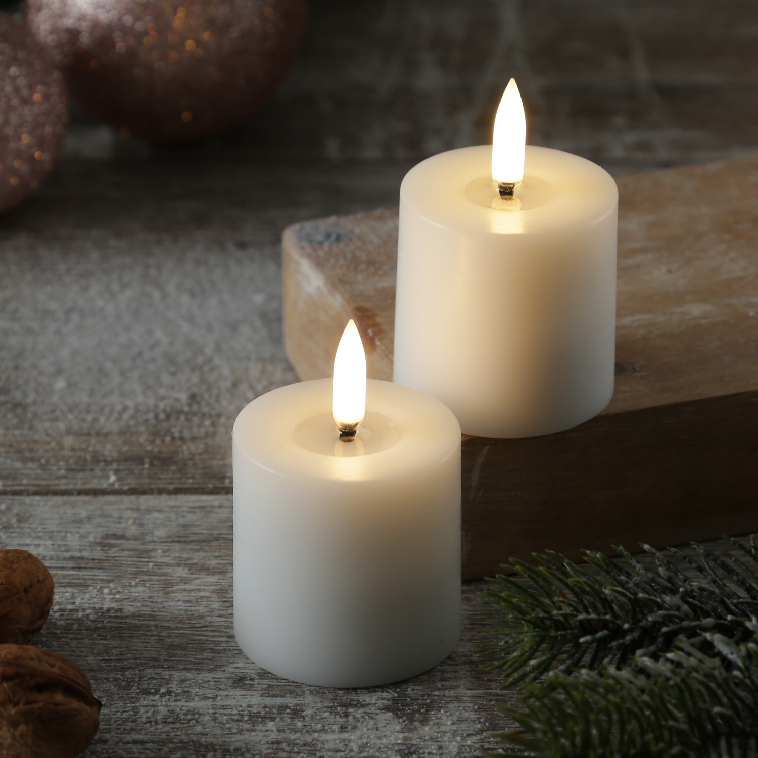 LED Mini Kerze THEA - Echtwachs - 3D Flamme mit Wachsspiegel - D: 5cm - H: 7,3cm - Timer - weiß LED Mini Kerze THEA - Echtwachs - 3D Flamme mit Wachsspiegel - D: 5cm - H: 7,3cm - Timer - weiß