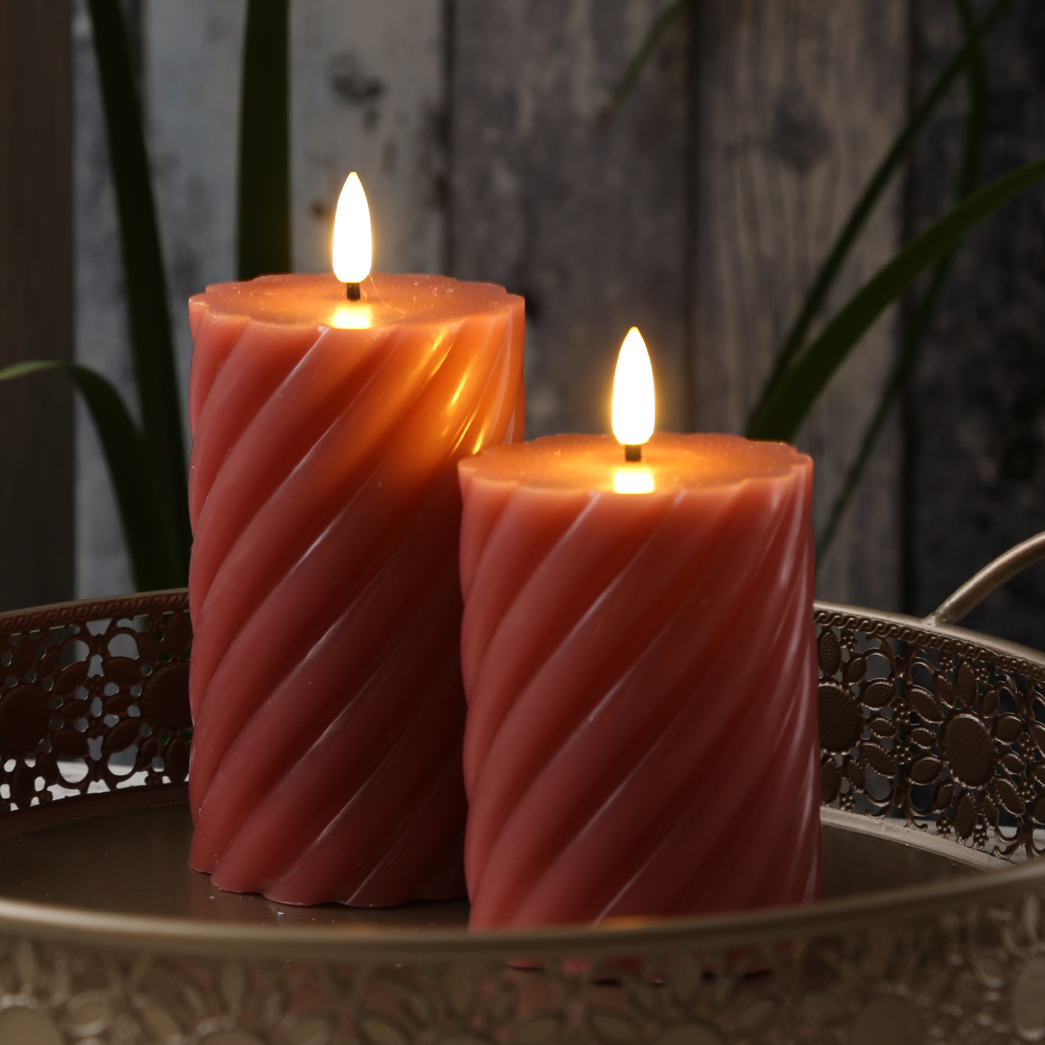 LED Stumpenkerze SWIRL - Echtwachs - warmweiße 3D Flamme - H: 15cm - Batterie - Timer - altrosa LED Stumpenkerze SWIRL - Echtwachs - warmweiße 3D Flamme - H: 15cm - Batterie - Timer - altrosa