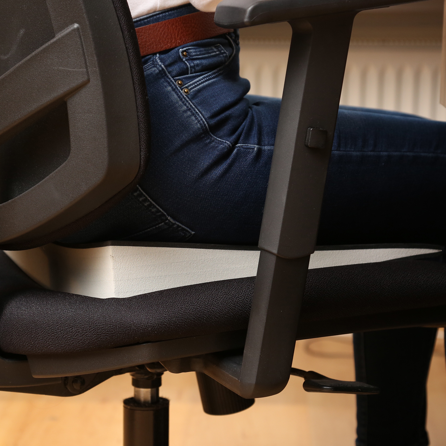 Keilkissen - Sitzkissen in Keilform - orthopädisches Sitzkissen und Fußkeil - Fußstütze
