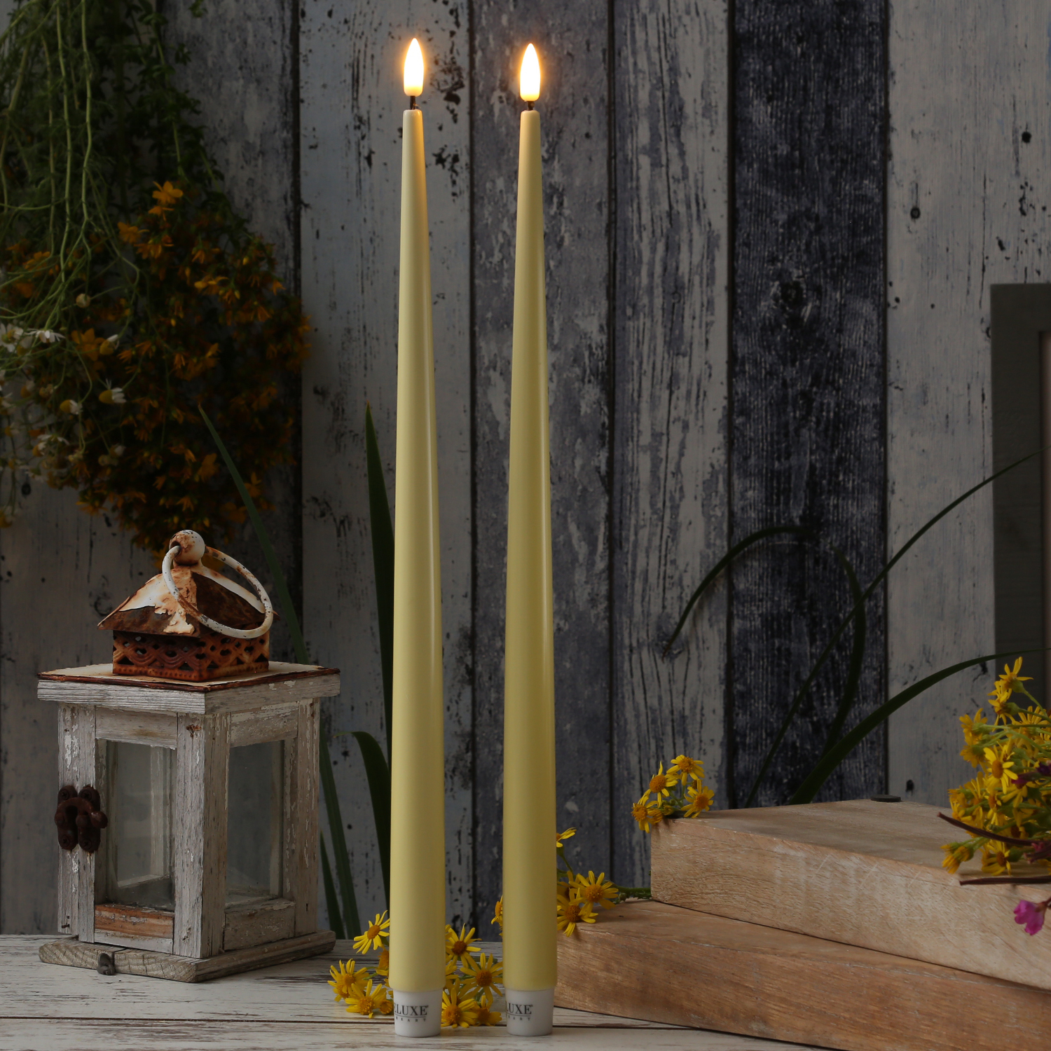 LED Stabkerzen ELLA - Echtwachs - realistische 3D Flamme - H: 38cm - gelb - 2 Stück LED Stabkerzen ELLA - Echtwachs - realistische 3D Flamme - H: 38cm - gelb - 2 Stück