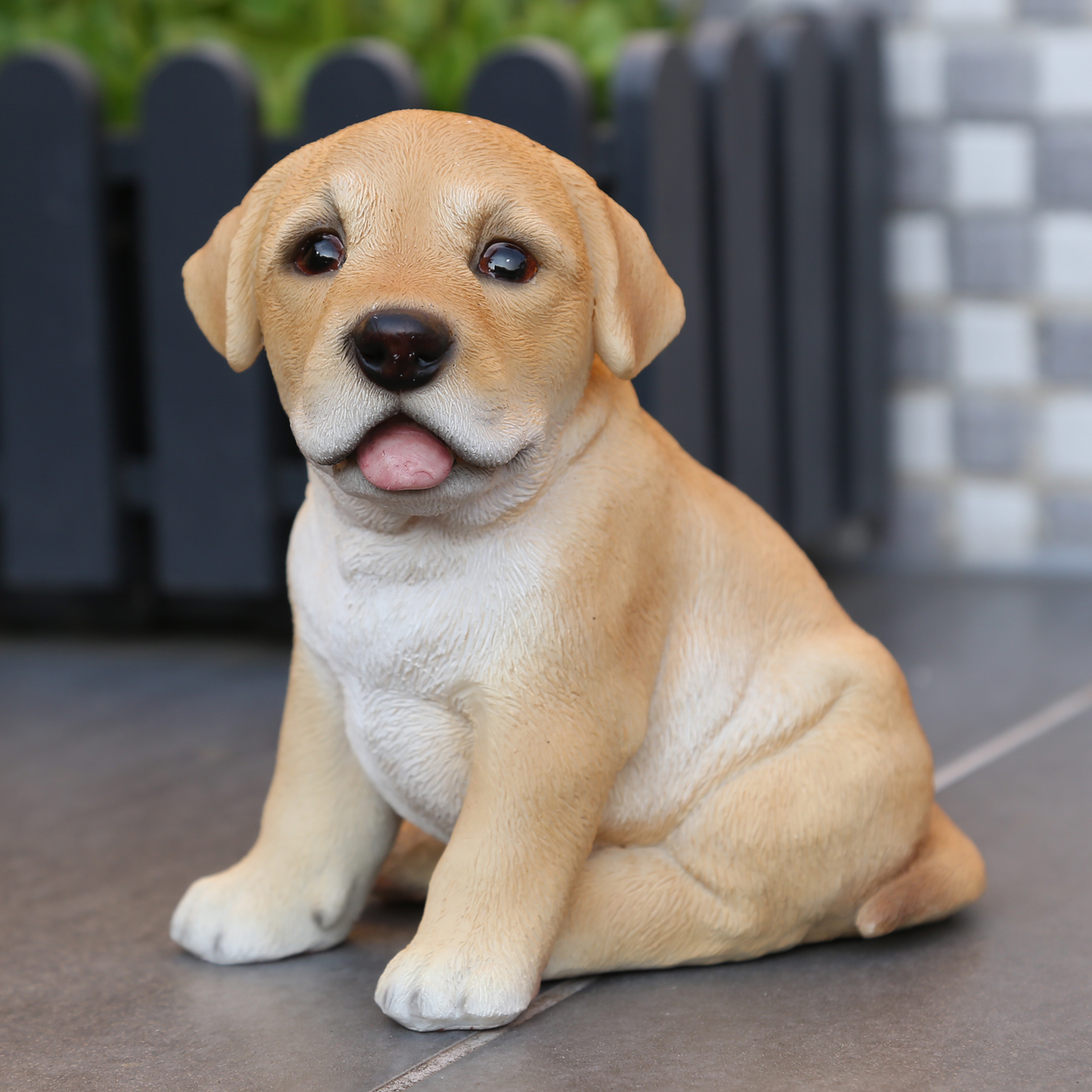Gartenfigur Hund LEO - Dekofigur - Labrador Welpe - Polyresin - H: 16,5cm - braun, weiß Gartenfigur Hund LEO - Dekofigur - Labrador Welpe - Polyresin - H: 16,5cm - braun, weiß