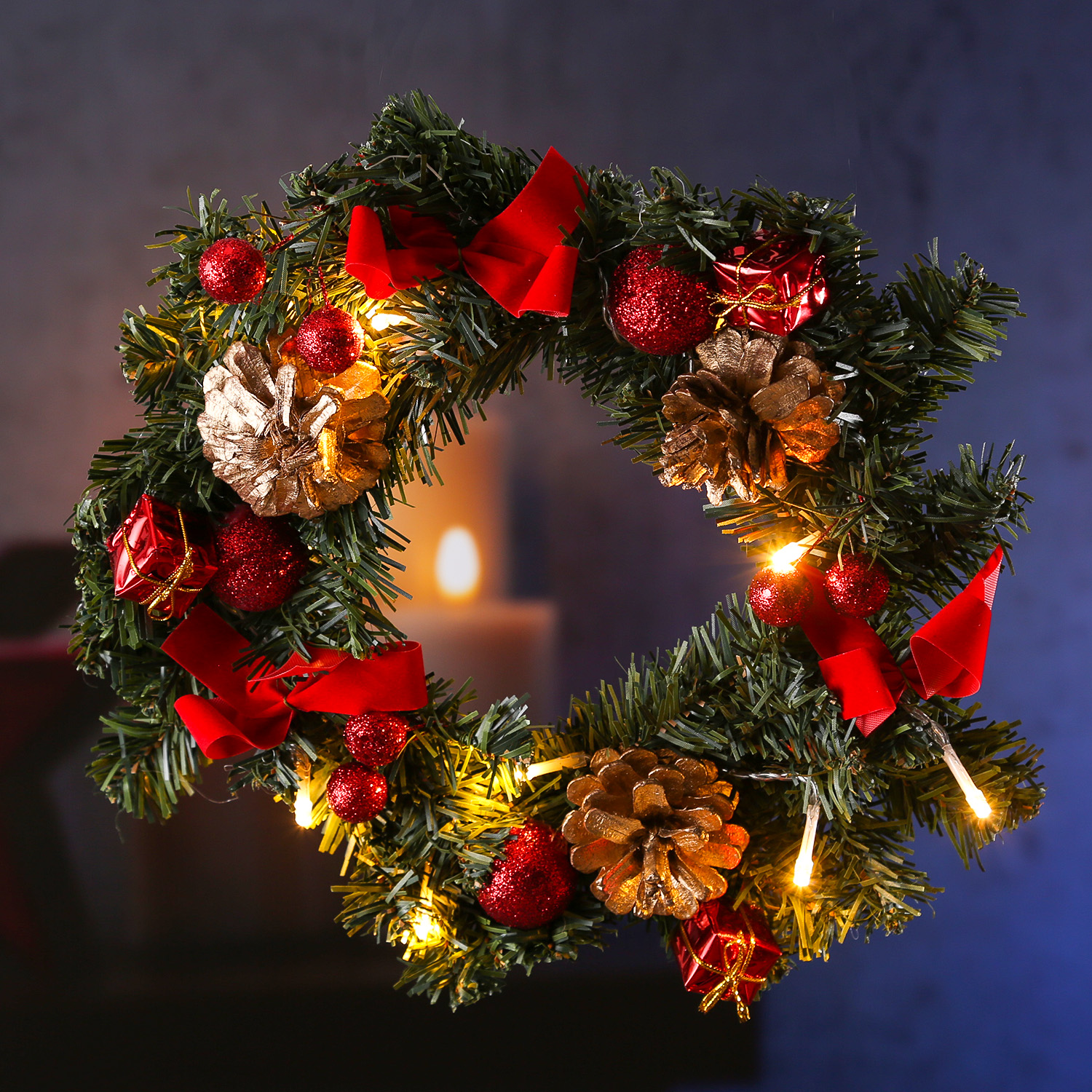 LED Tannenkranz mit Deko - Türkranz - D: 30cm - 10 warmweiße LED - Batterie - für Innen - rot/gold LED Tannenkranz mit Deko - Türkranz - D: 30cm - 10 warmweiße LED - Batterie - für Innen - rot/gold