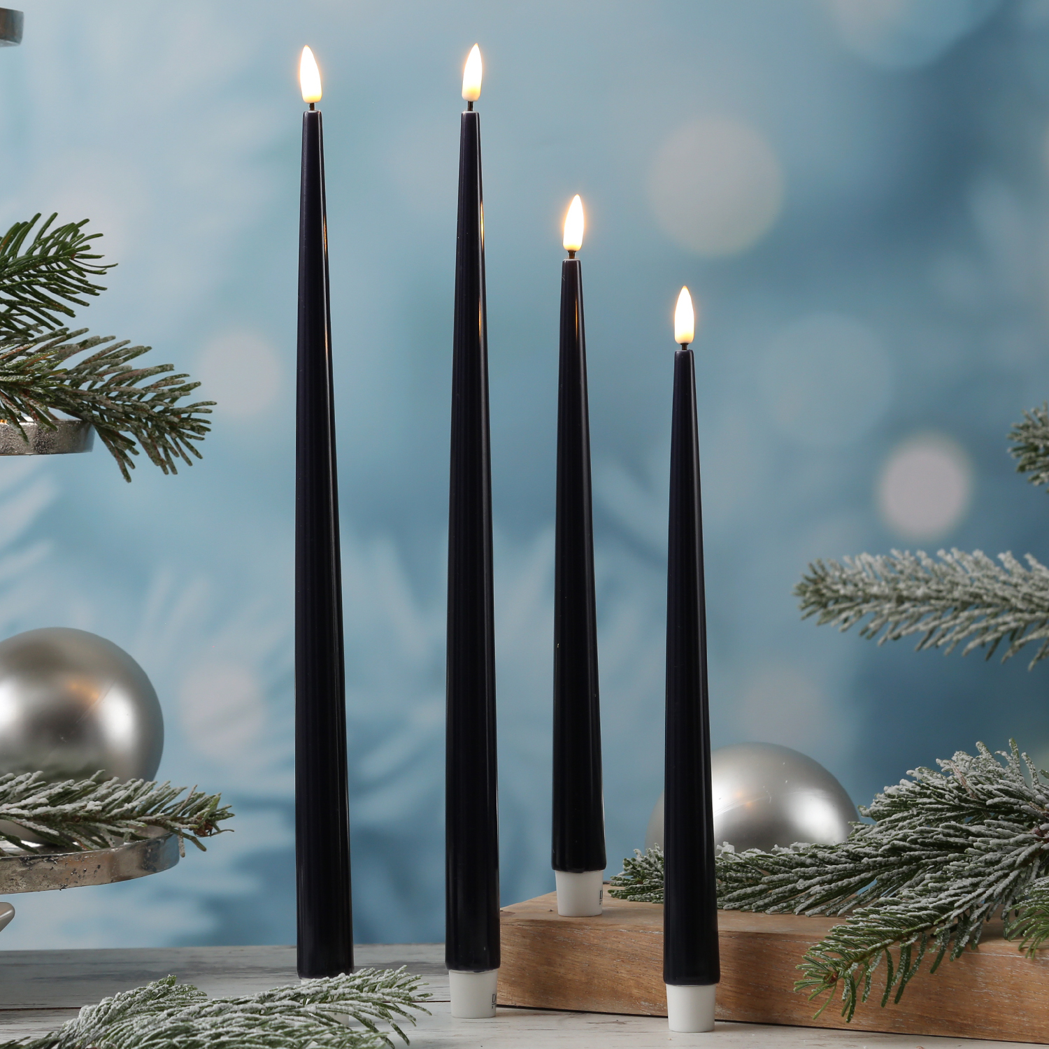 LED Stabkerzen ELLA - Echtwachs - realistische 3D Flamme - H: 38cm - königsblau - 2 Stück LED Stabkerzen ELLA - Echtwachs - realistische 3D Flamme - H: 38cm - königsblau - 2 Stück