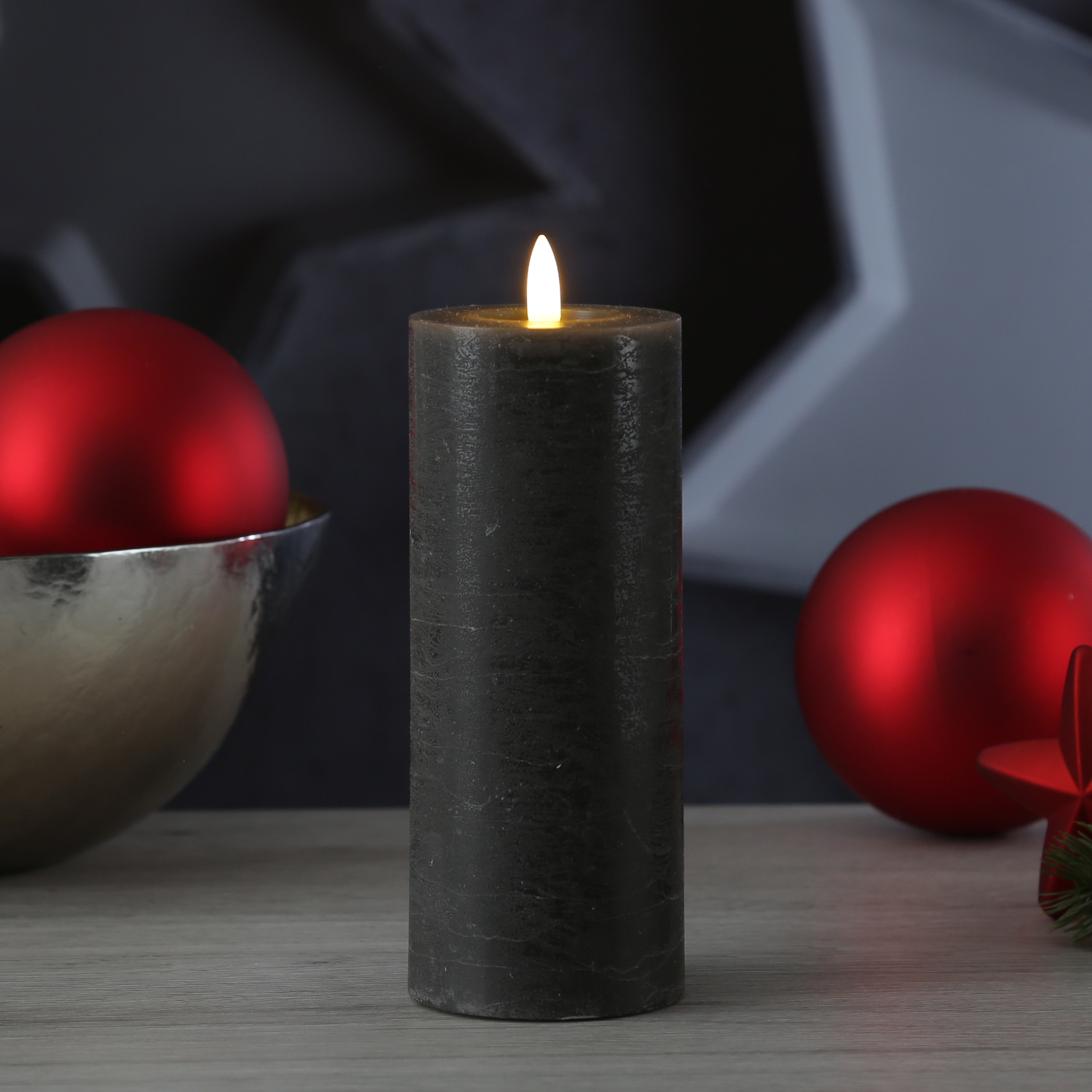 LED Kerze LINA - Rustik-Optik - Echtwachs - 3D Flamme - H: 19cm - D: 7cm - Batterie - Timer - grau LED Kerze LINA - Rustik-Optik - Echtwachs - 3D Flamme - H: 19cm - D: 7cm - Batterie - Timer - grau