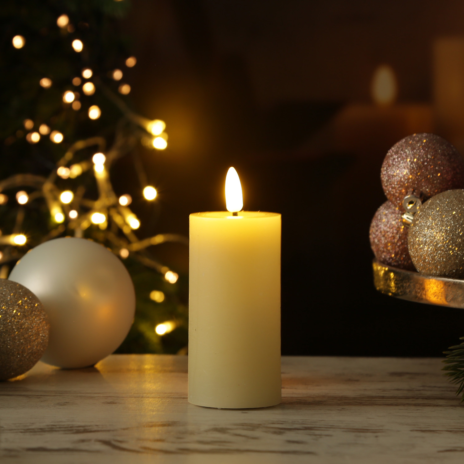 LED Kerze LINA - Rustik-Optik - Echtwachs - 3D Flamme - H: 12,5cm - D: 5cm - Timer - creme LED Kerze LINA - Rustik-Optik - Echtwachs - 3D Flamme - H: 12,5cm - D: 5cm - Timer - creme