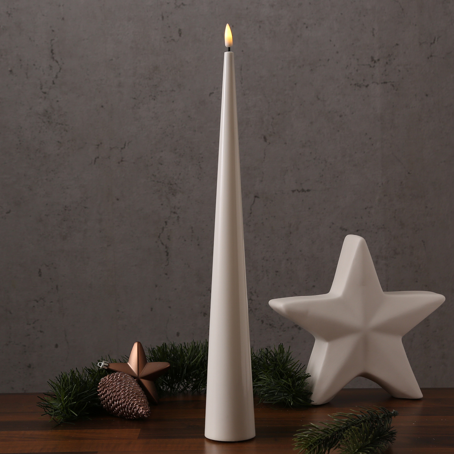 LED Kegelkerze LEA - Echtwachs - realistische 3D Flamme - H: 38cm - Batteriebetrieb - weiß LED Kegelkerze LEA - Echtwachs - realistische 3D Flamme - H: 38cm - Batteriebetrieb - weiß